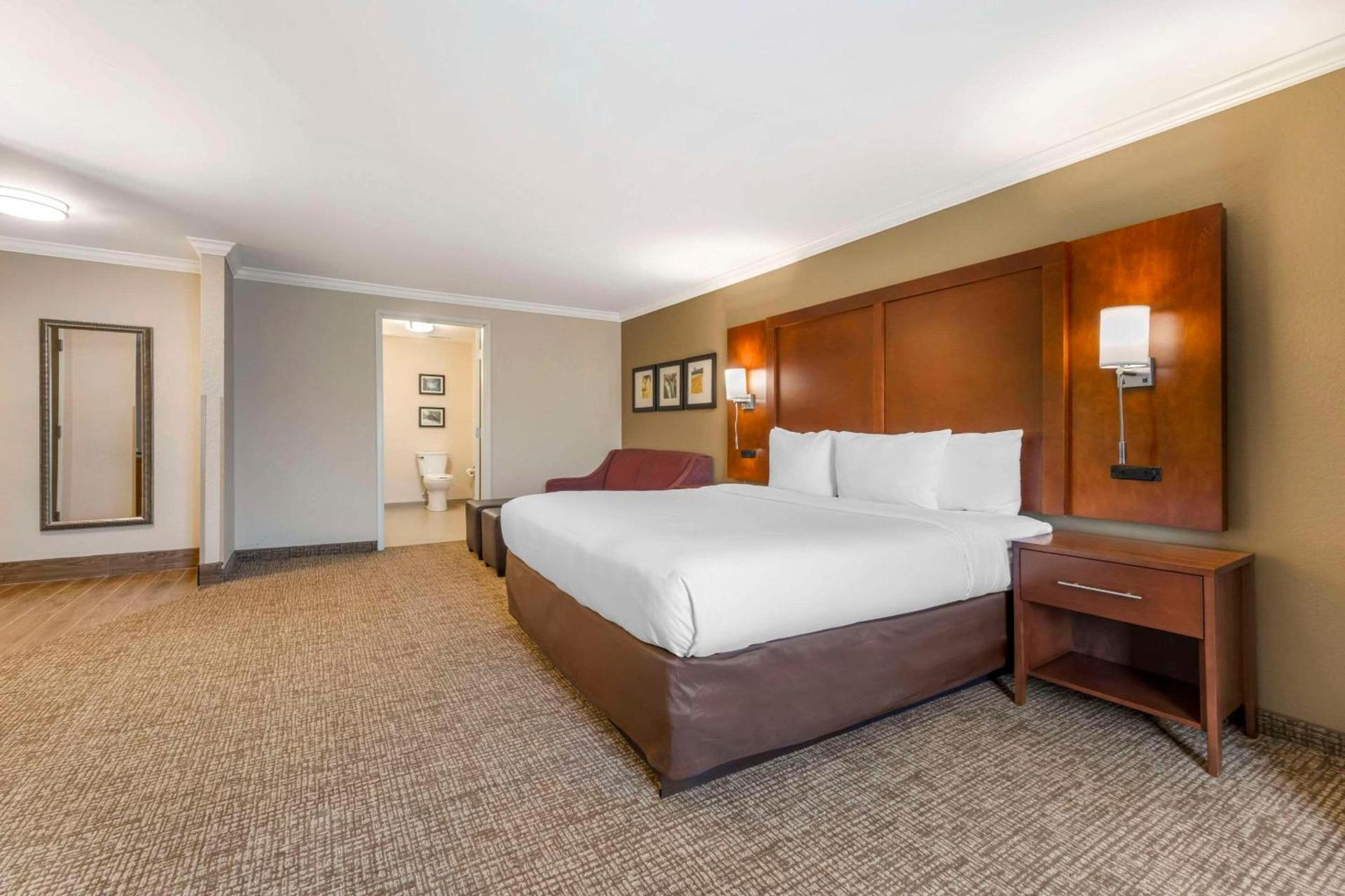 Comfort Suites Elizabethtown photo 21