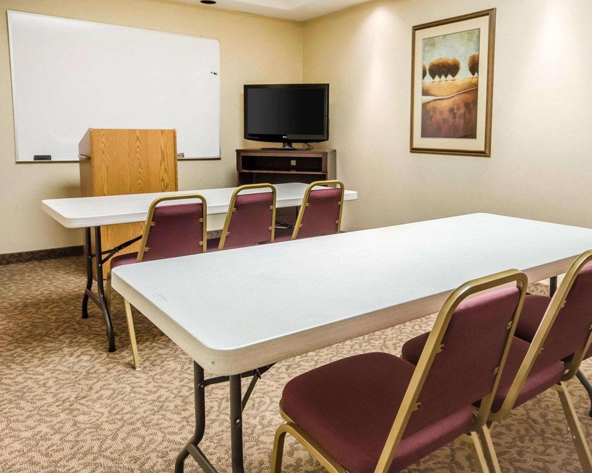 Comfort Suites Elizabethtown photo 28