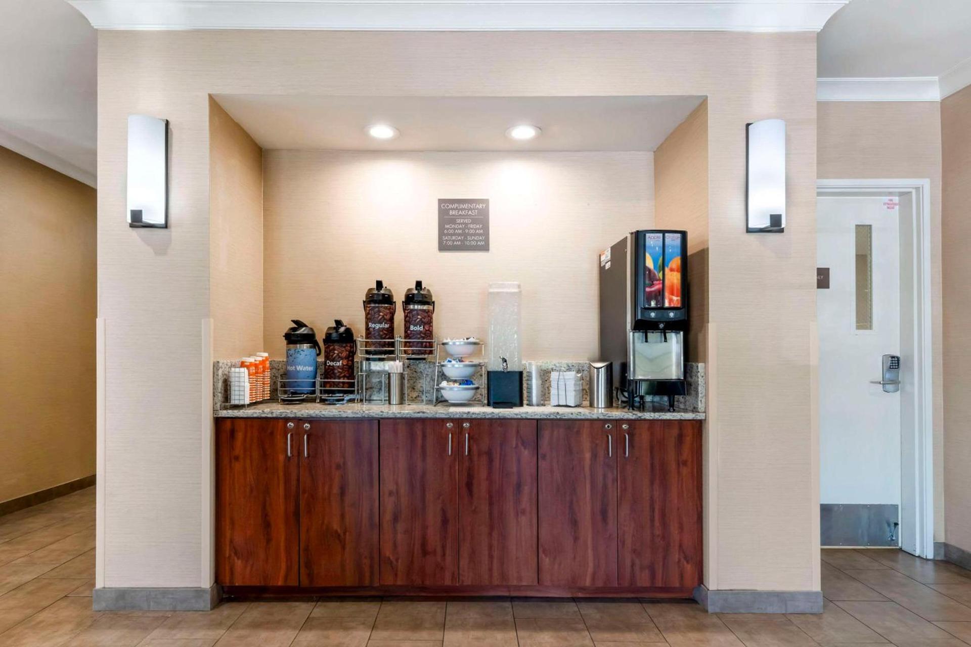 Comfort Suites Elizabethtown photo 30