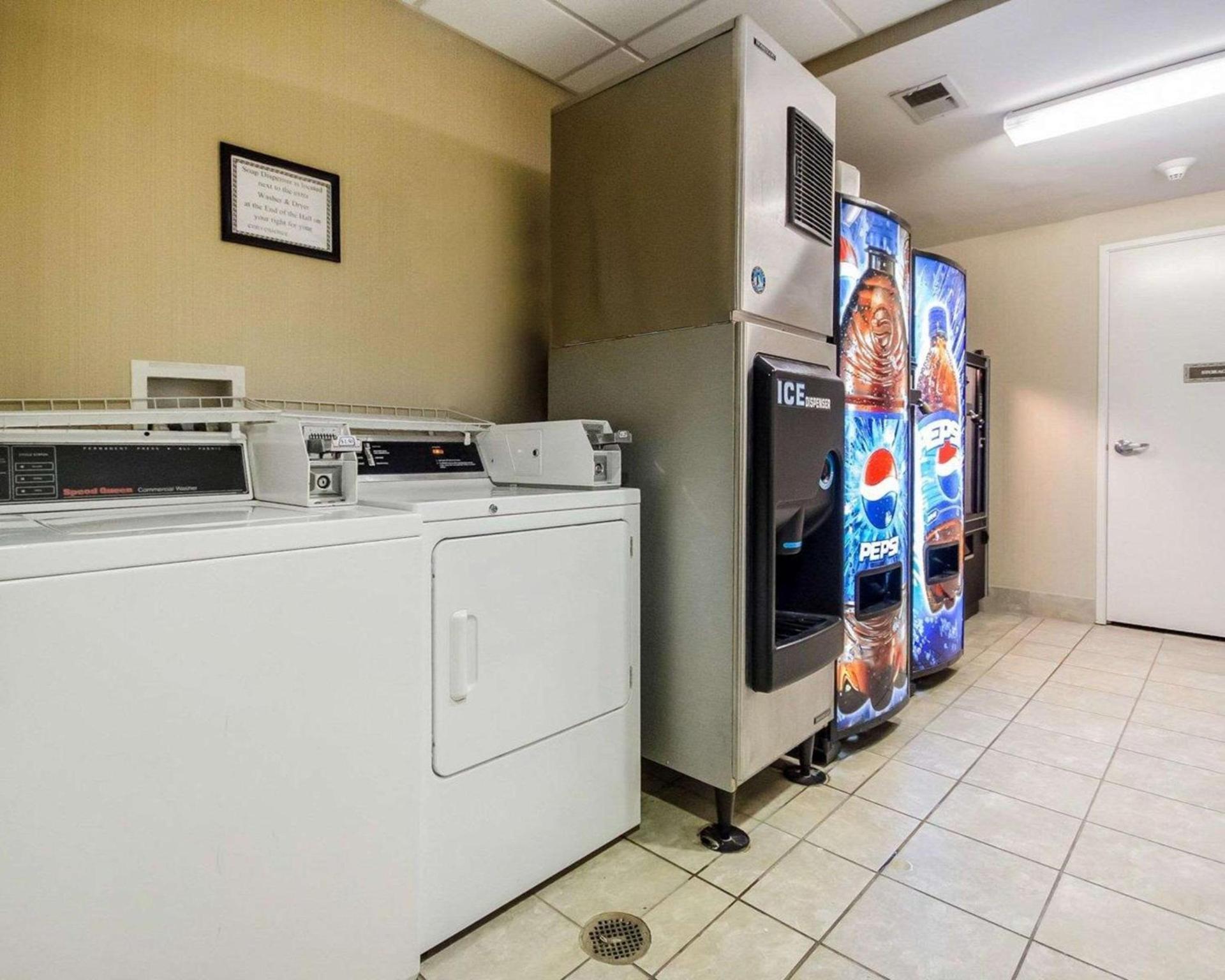 Comfort Suites Elizabethtown photo 32