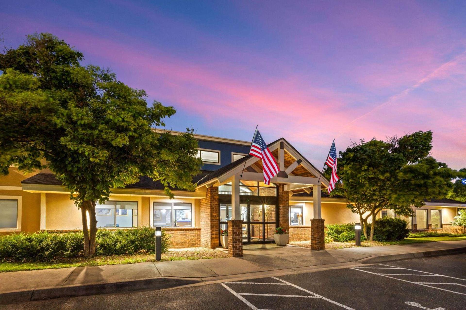 AmericInn by Wyndham North Branch photo 1