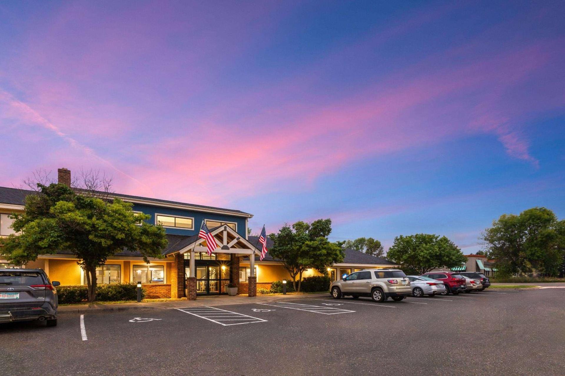 AmericInn by Wyndham North Branch photo 2