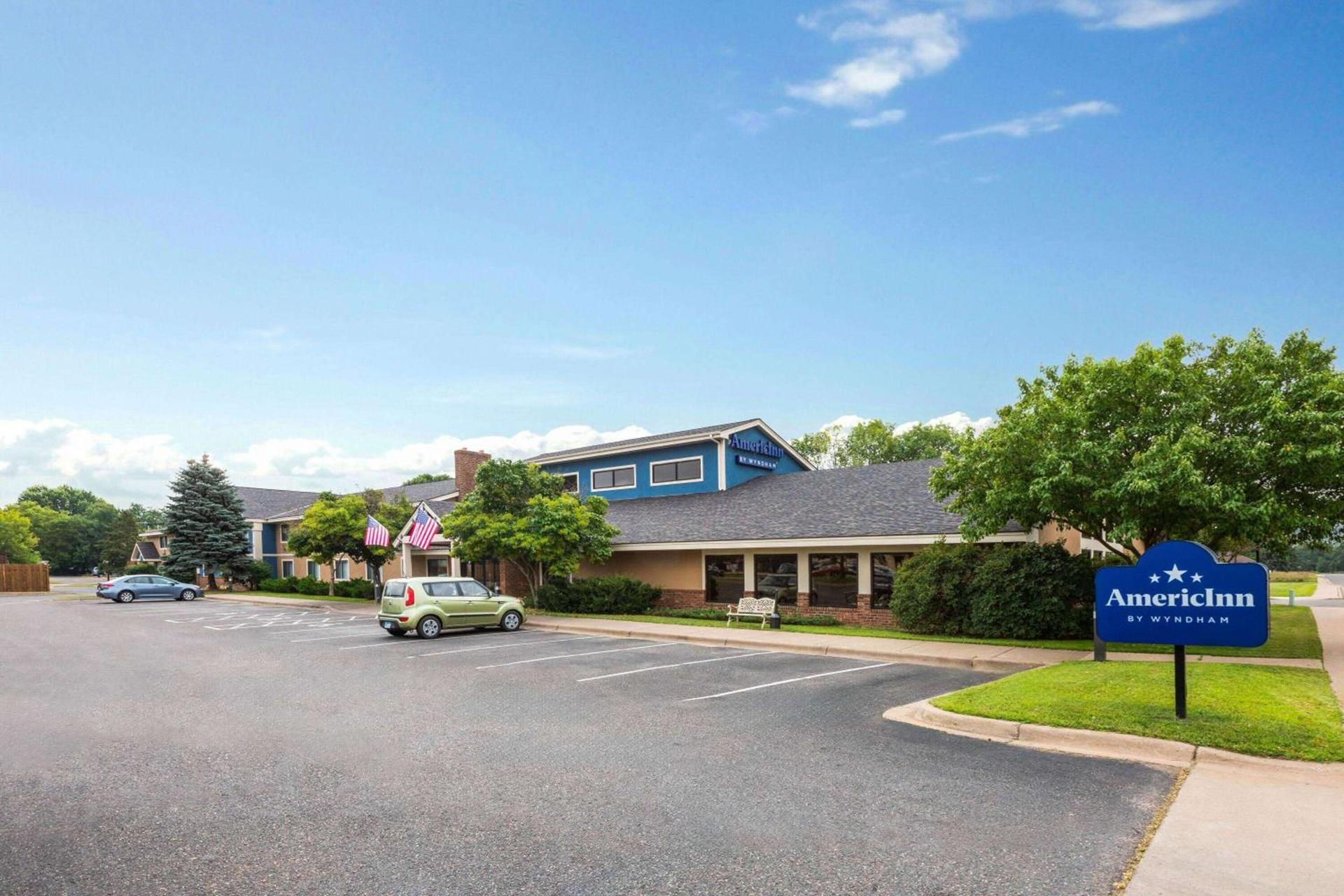 AmericInn by Wyndham North Branch photo 4