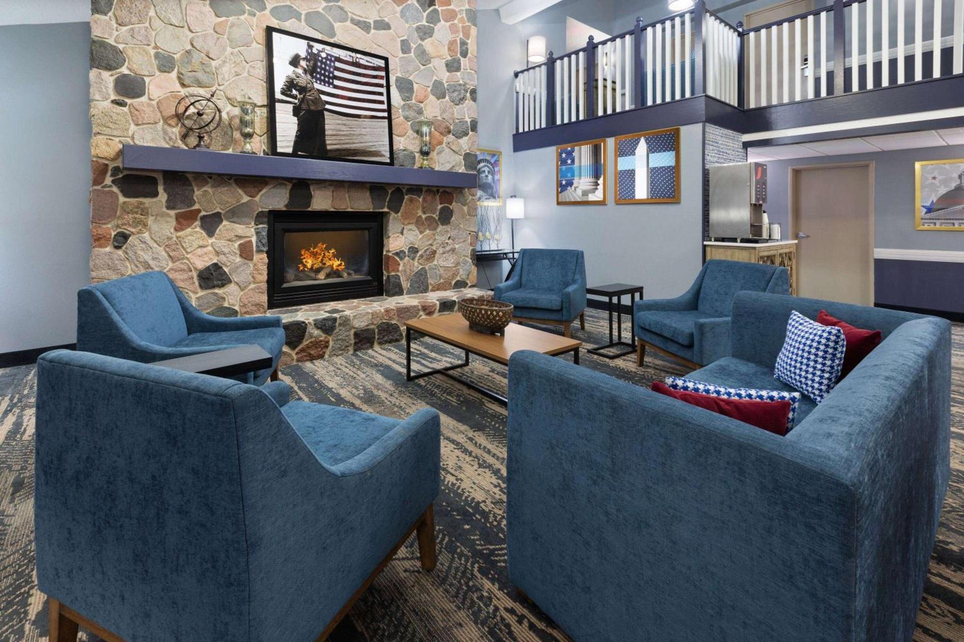 AmericInn by Wyndham North Branch photo 7