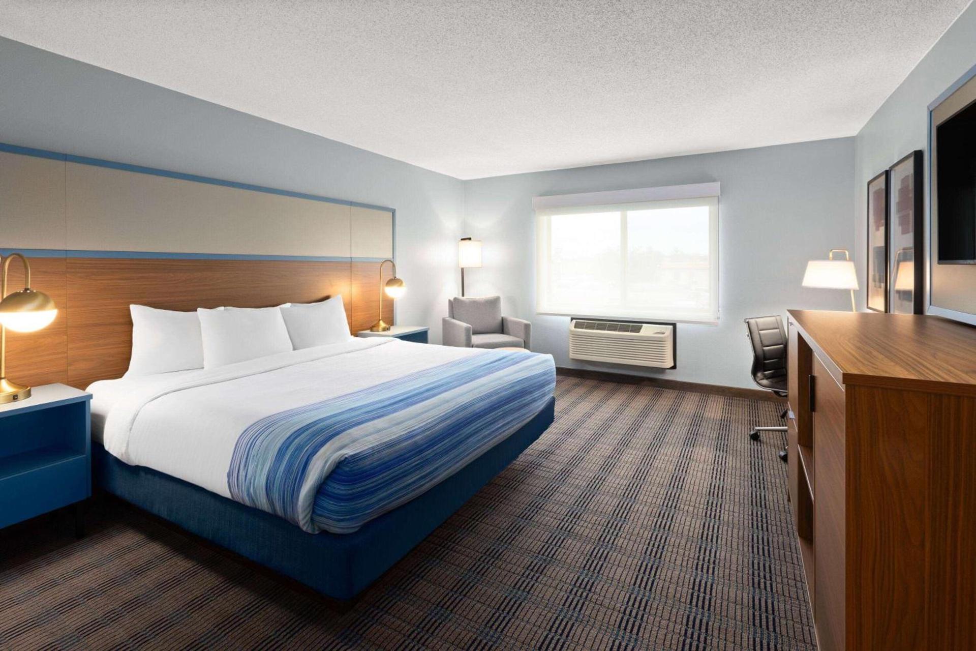 AmericInn by Wyndham North Branch photo 10