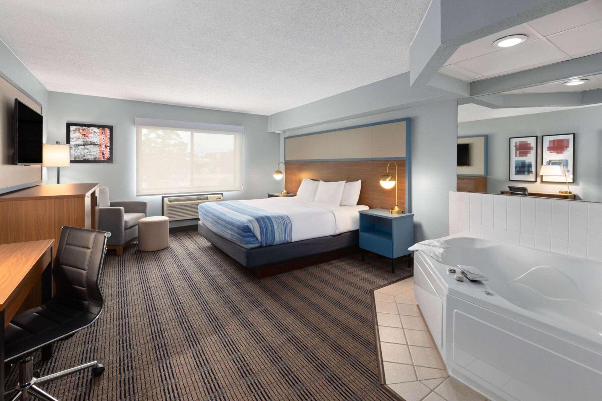AmericInn by Wyndham North Branch photo 12