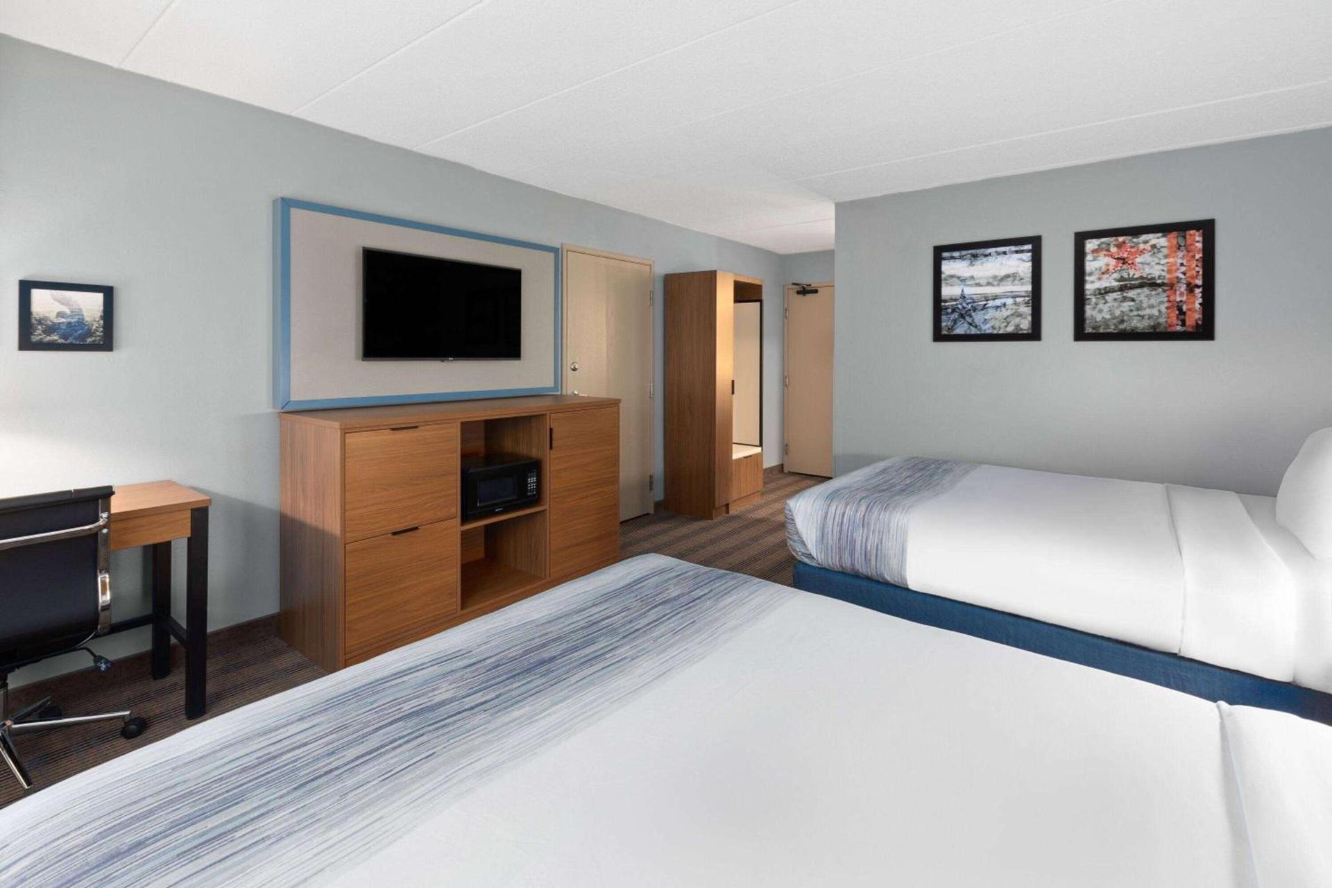 AmericInn by Wyndham North Branch photo 15