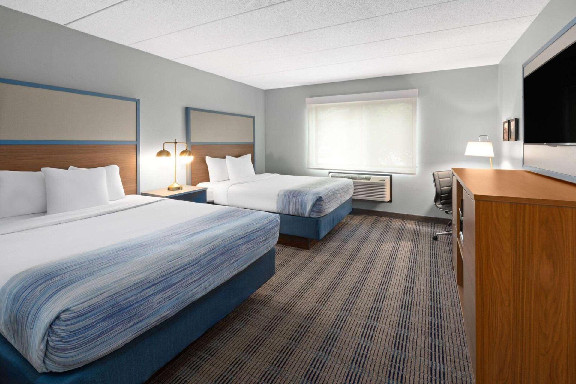 AmericInn by Wyndham North Branch photo 14
