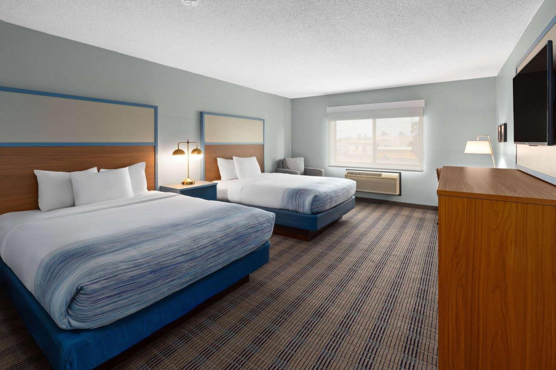 AmericInn by Wyndham North Branch photo 16