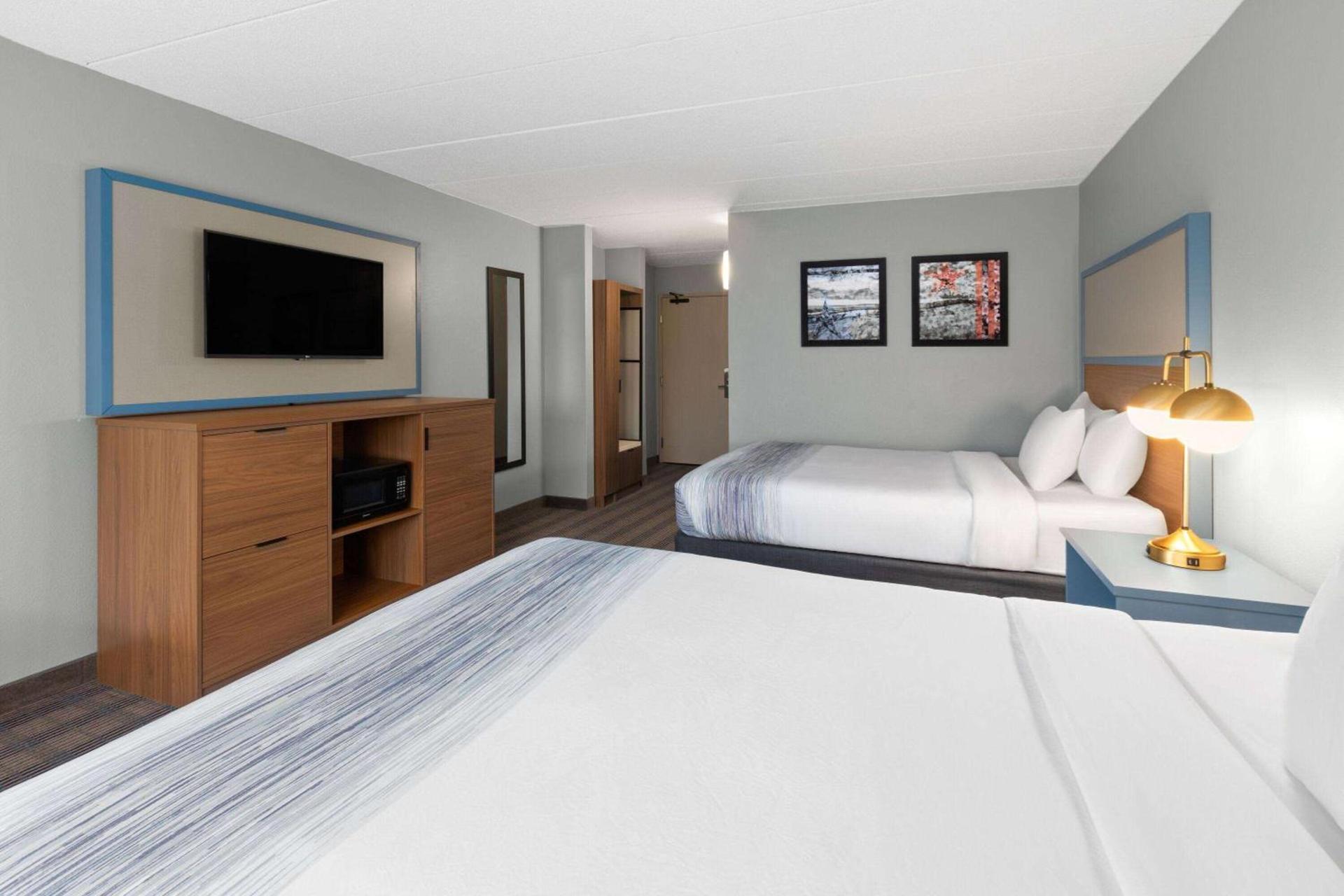 AmericInn by Wyndham North Branch photo 21