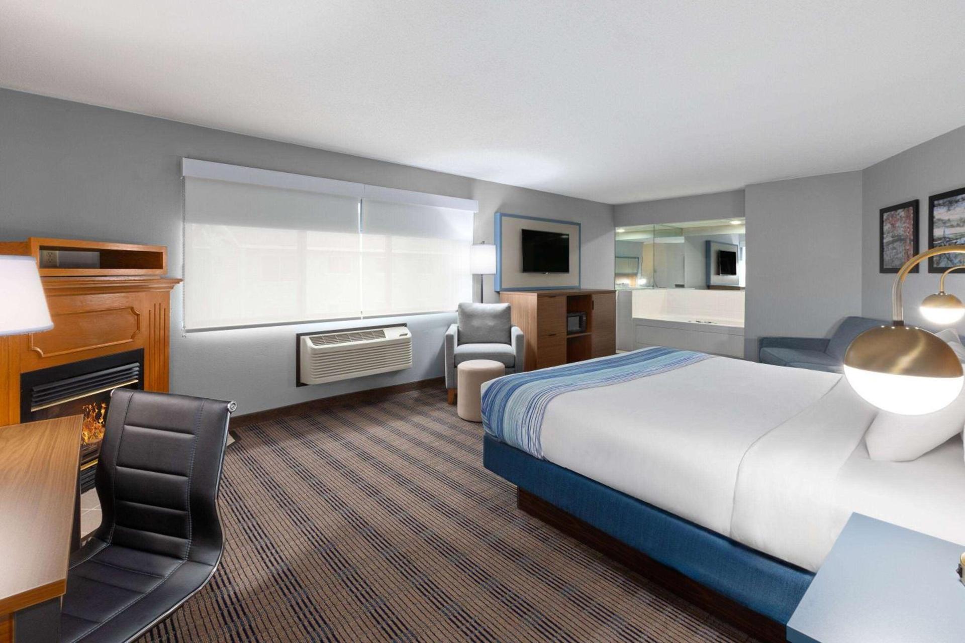 AmericInn by Wyndham North Branch photo 24