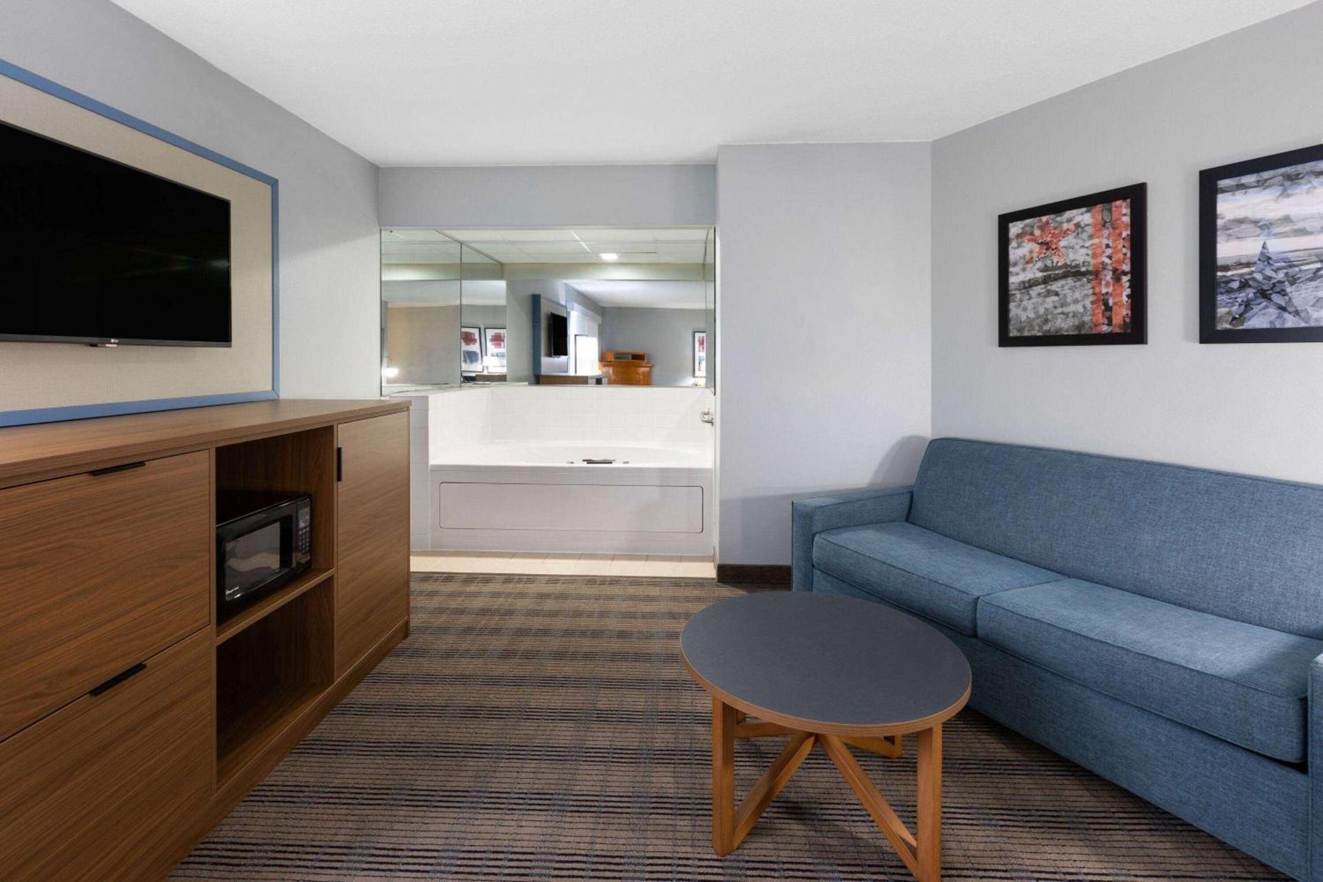 AmericInn by Wyndham North Branch photo 26