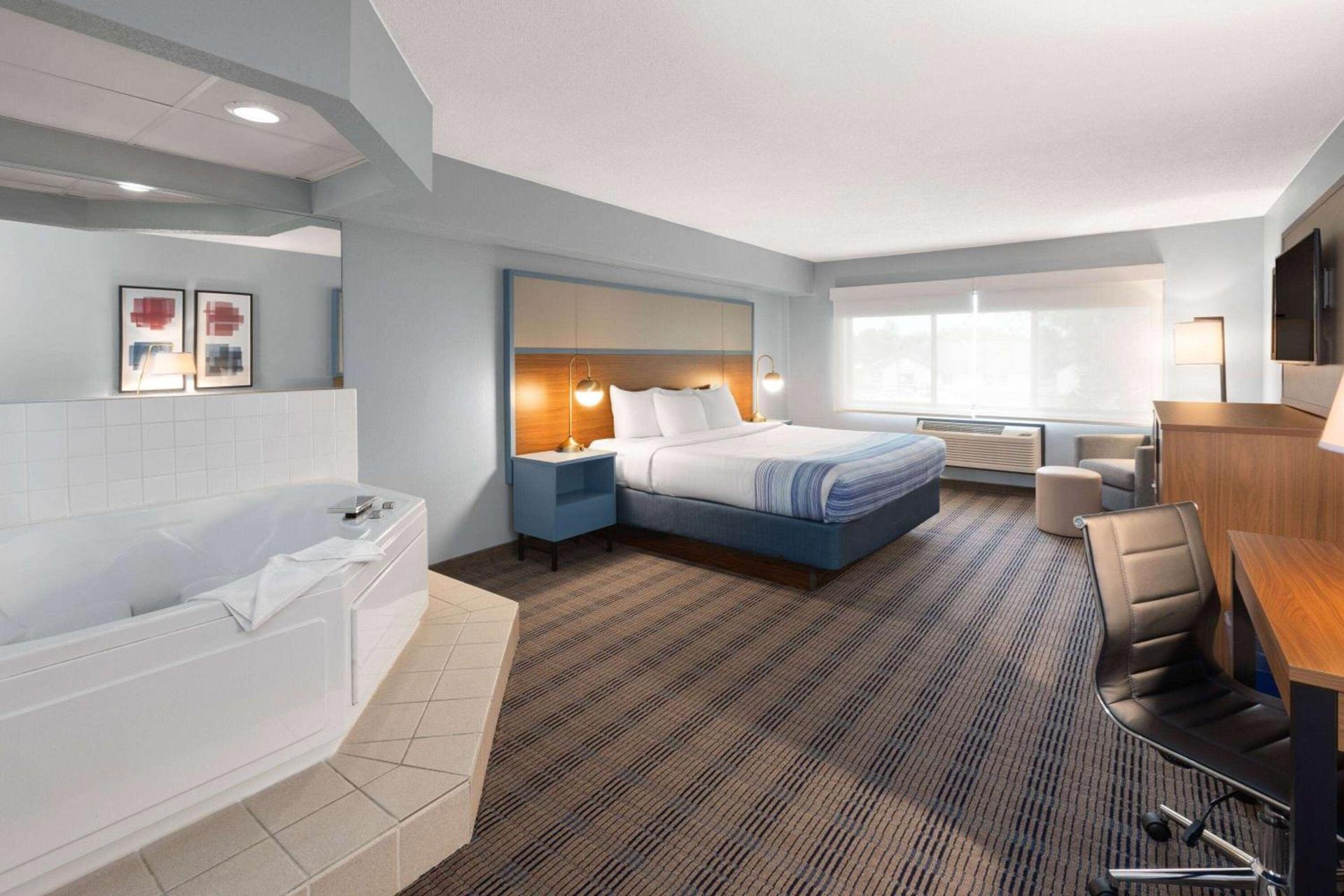 AmericInn by Wyndham North Branch photo 27