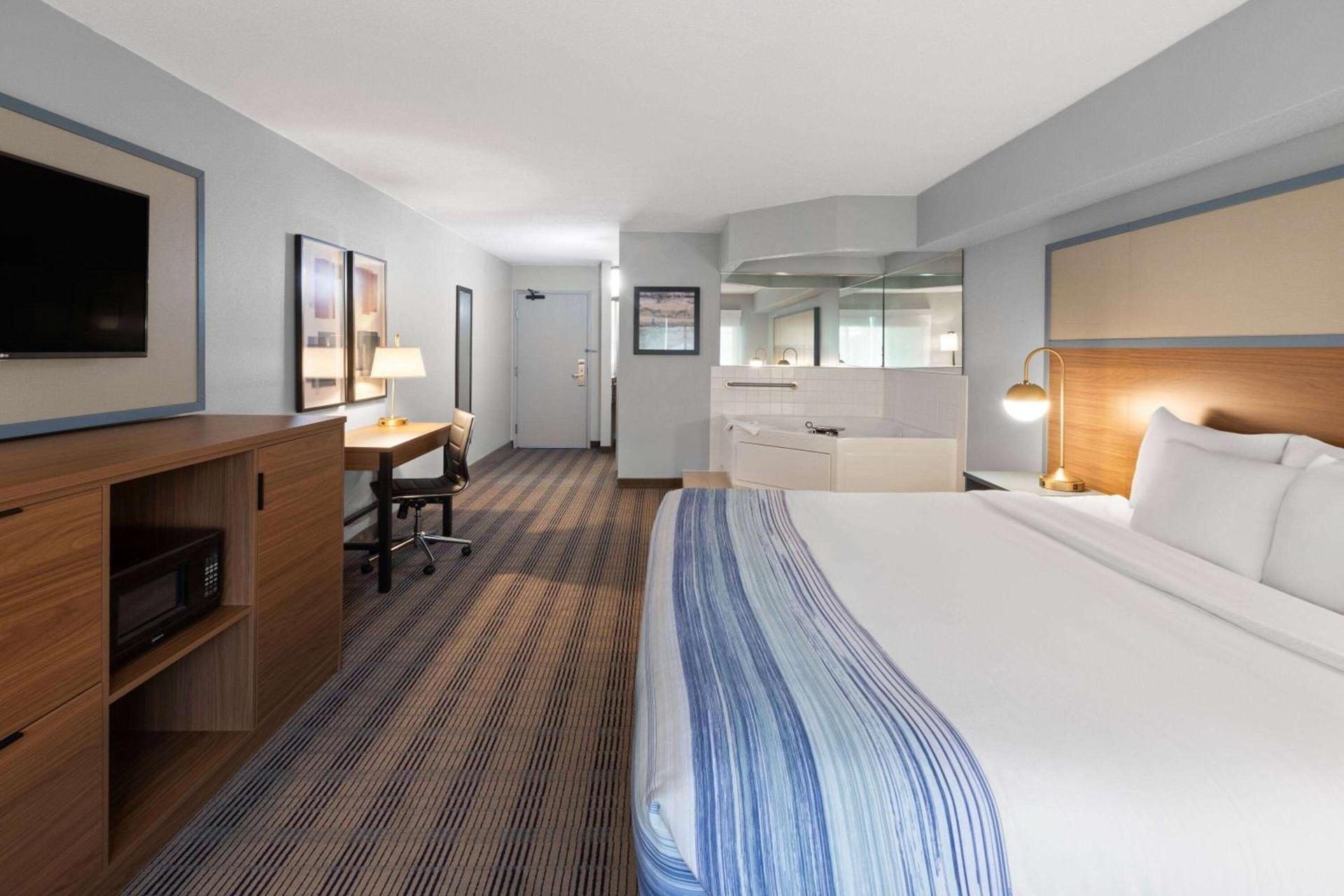 AmericInn by Wyndham North Branch photo 28