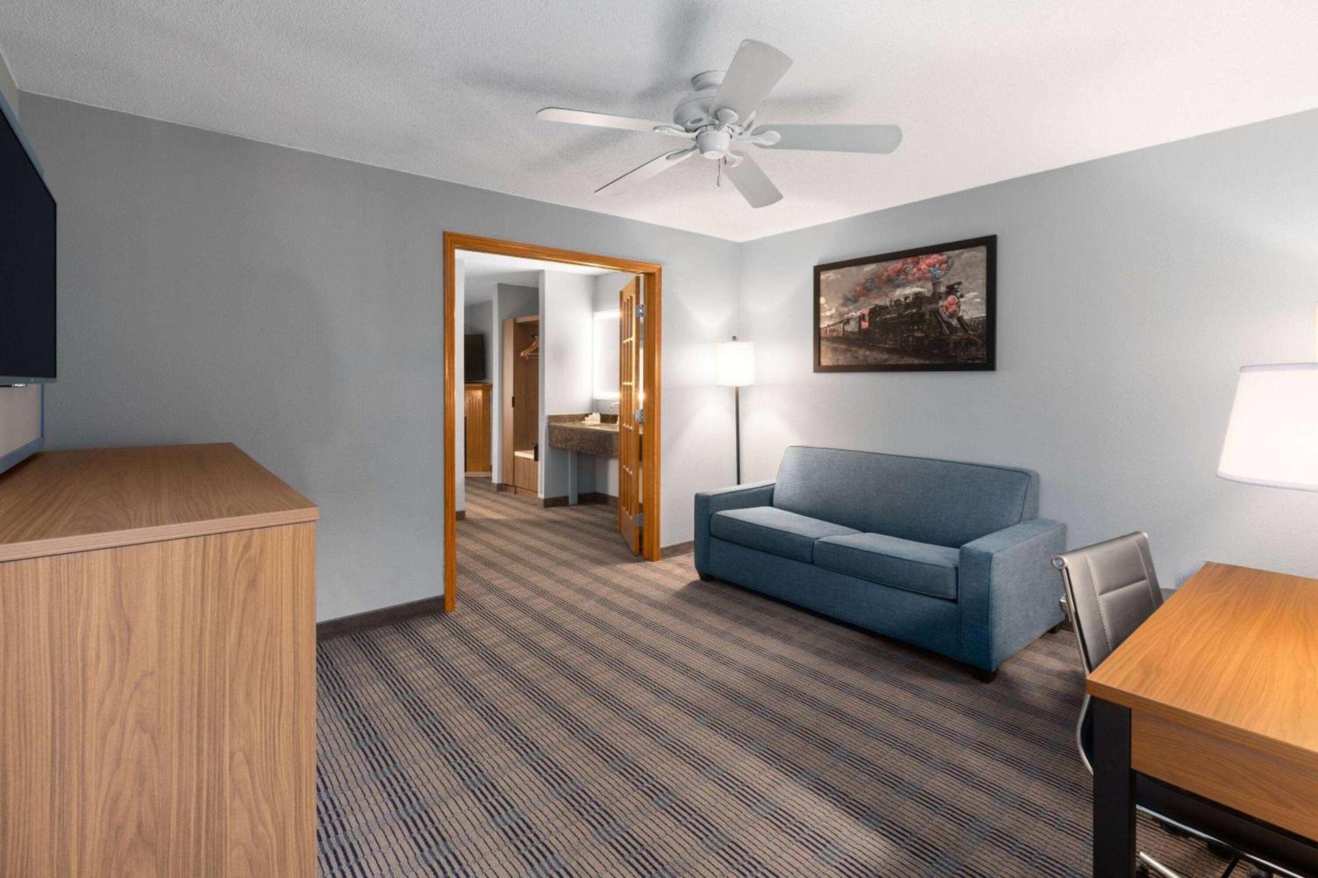 AmericInn by Wyndham North Branch photo 29