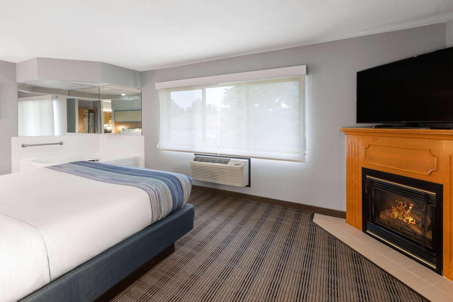 AmericInn by Wyndham North Branch photo 30