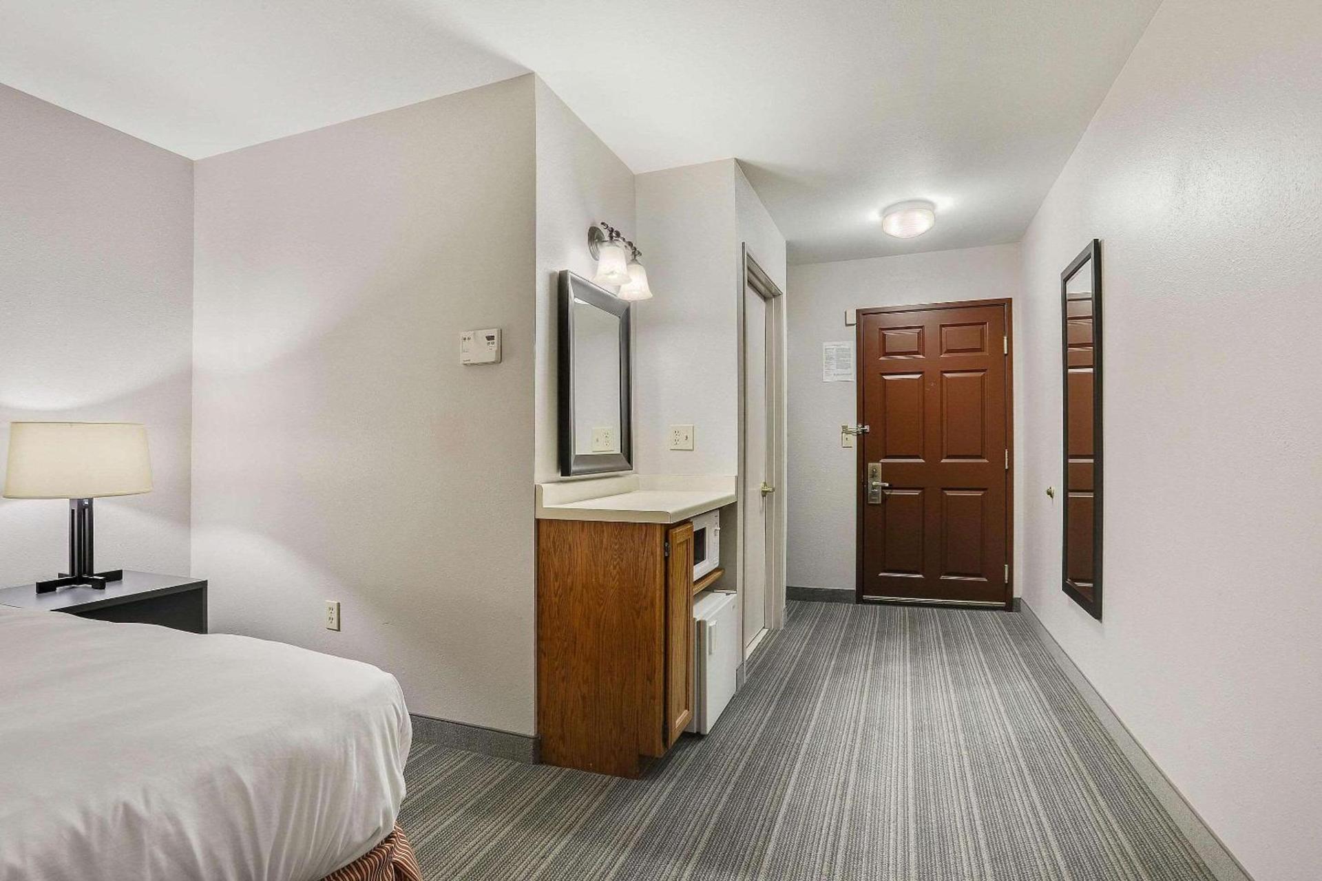 Country Inn & Suites by Radisson, Green Bay, WI photo 37