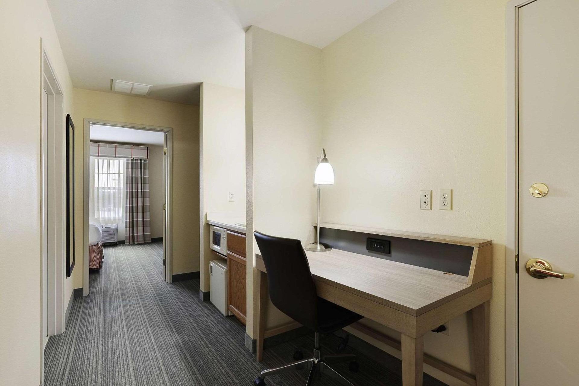Country Inn & Suites by Radisson, Green Bay, WI photo 54