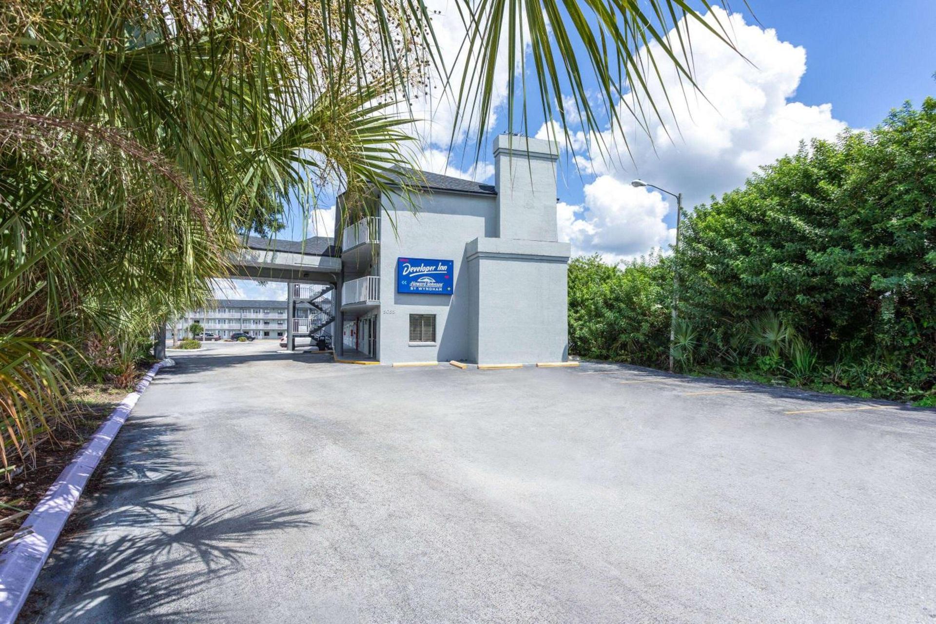 Howard Johnson by Wyndham Orlando Lake Buena Vista South — hotel in Kissimmee