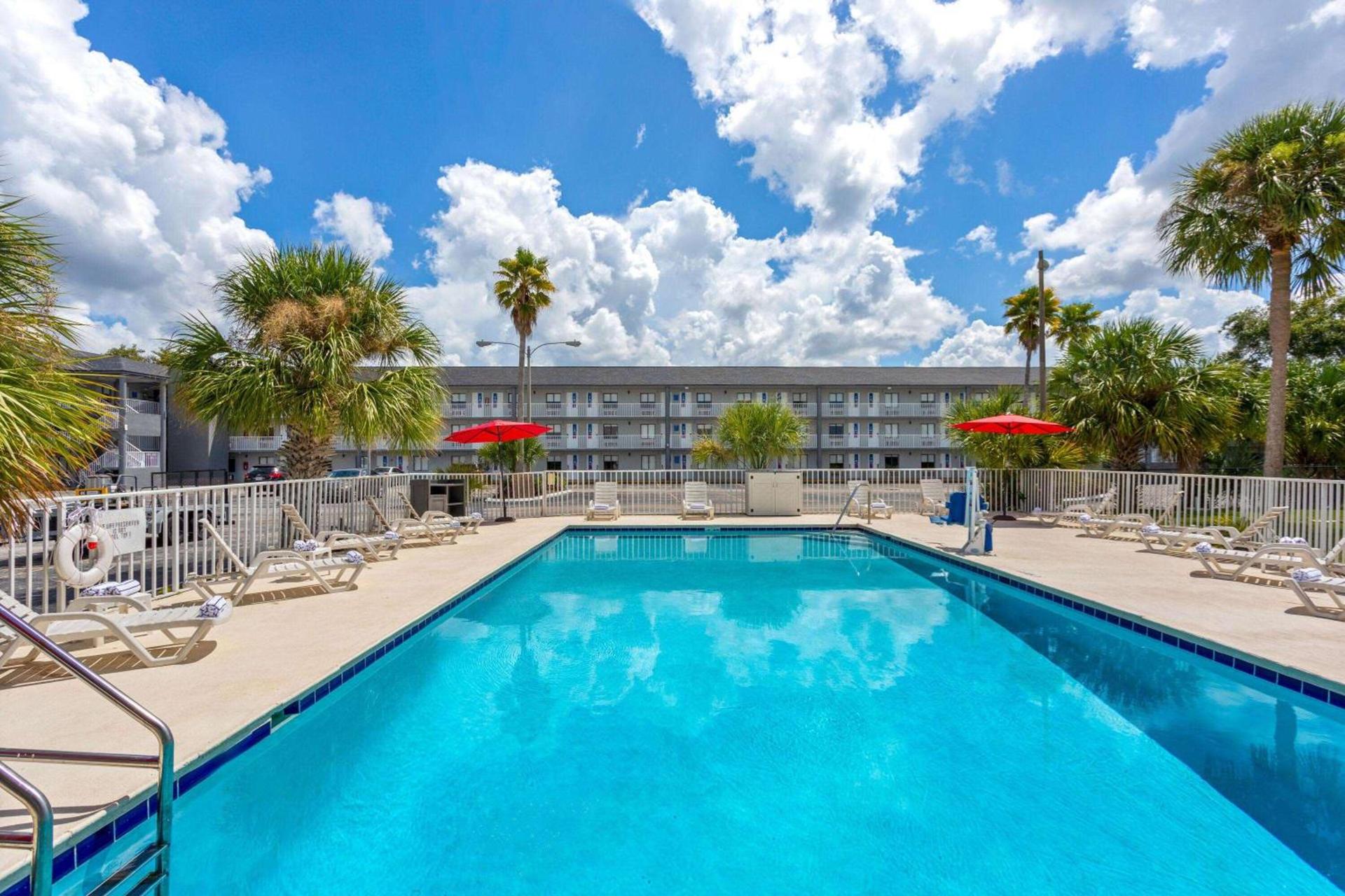 Howard Johnson by Wyndham Orlando Lake Buena Vista South photo 6