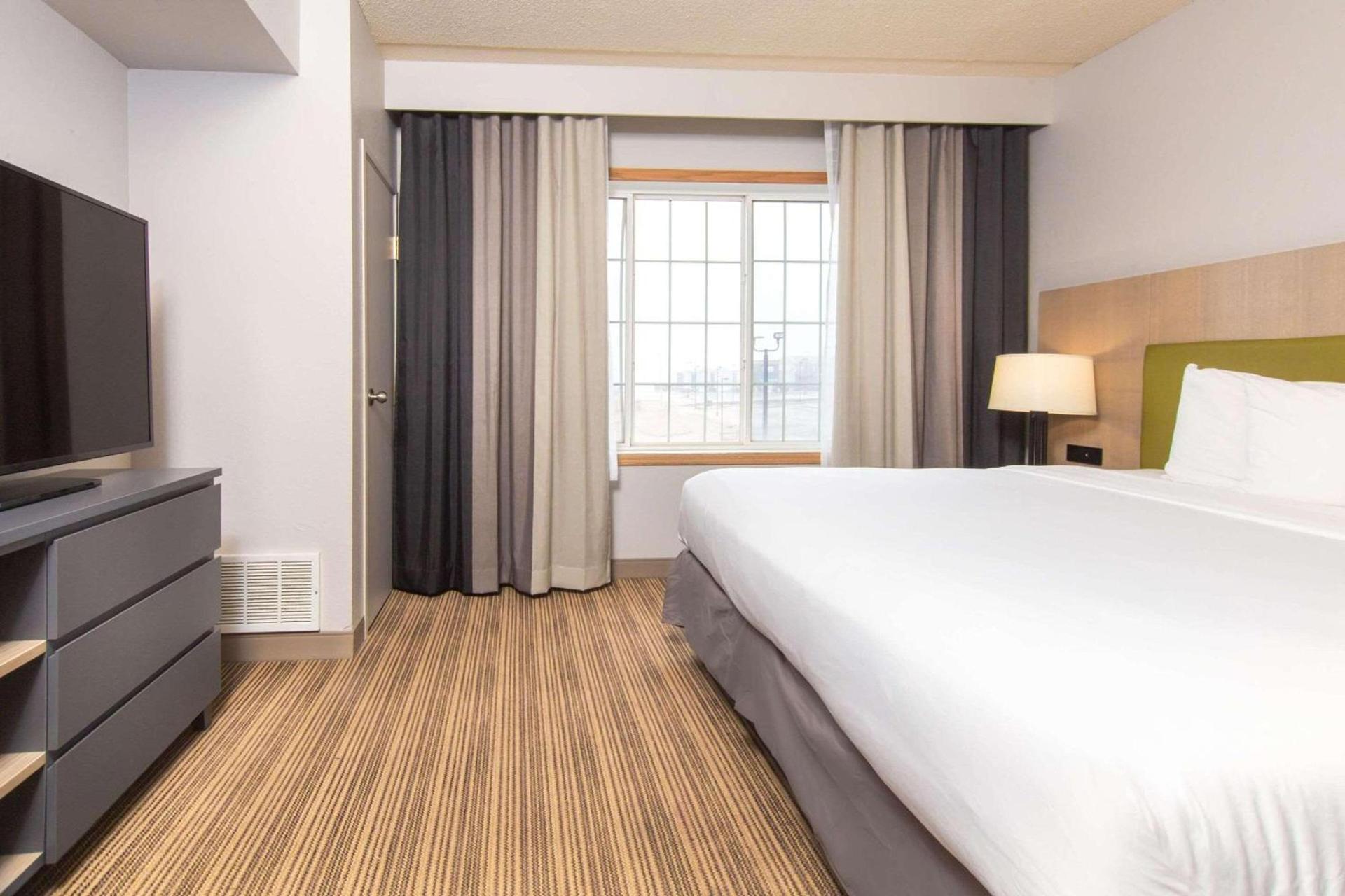 Country Inn & Suites by Radisson, Rapid City, SD photo 13
