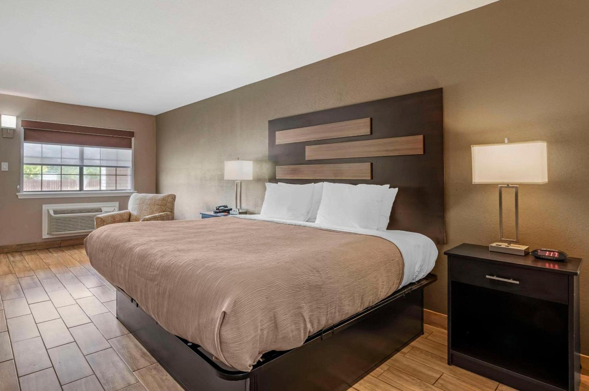 Quality Inn & Suites New Boston - Texarkana West photo 9