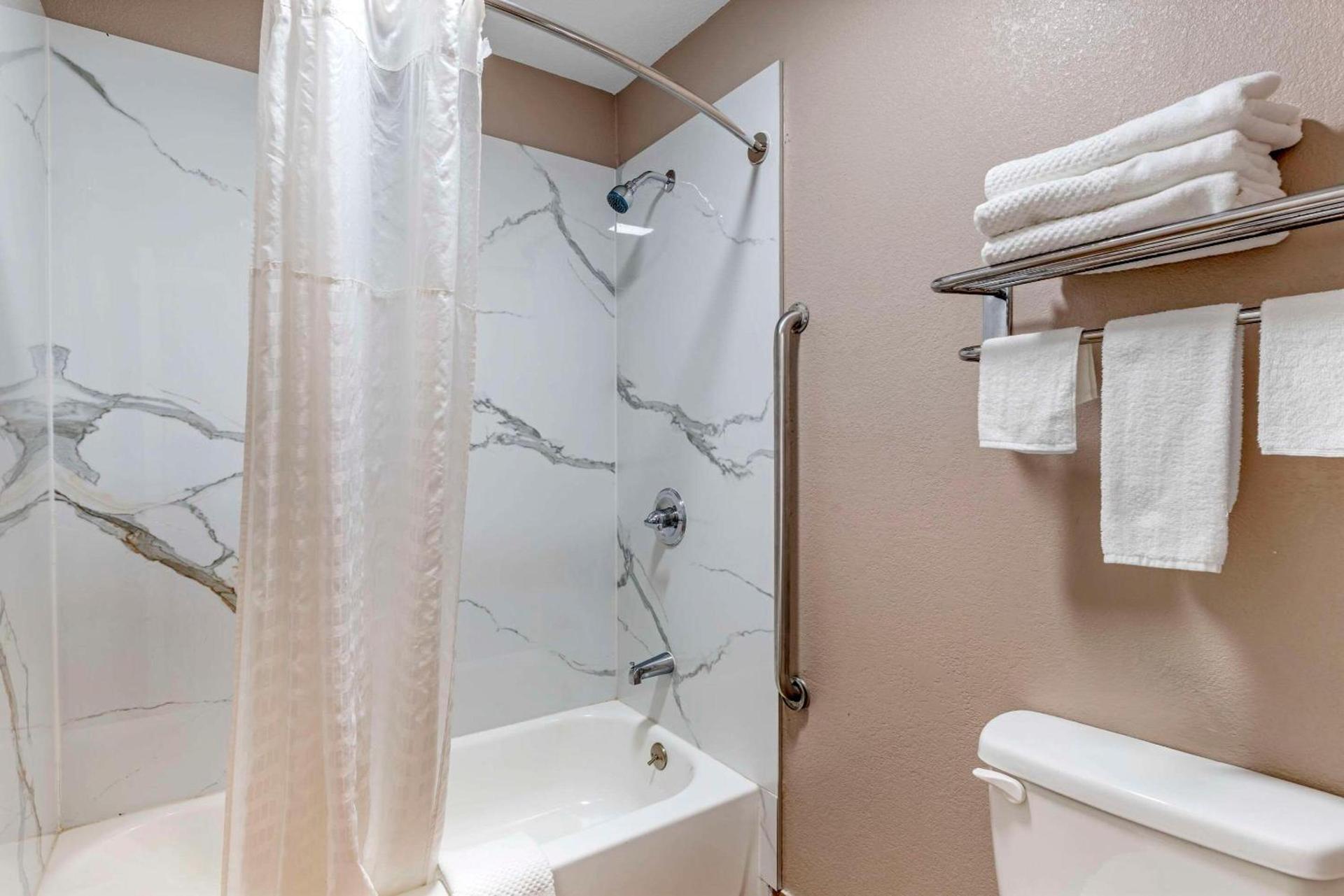 Quality Inn & Suites New Boston - Texarkana West photo 11