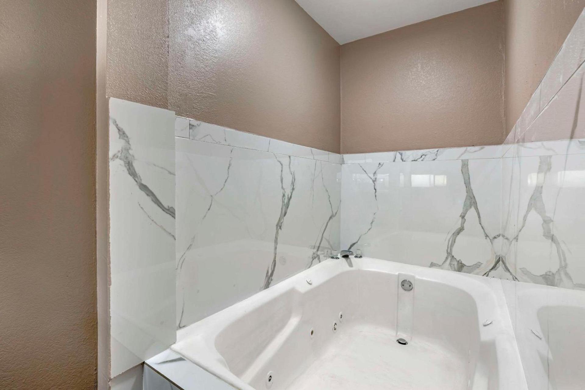 Quality Inn & Suites New Boston - Texarkana West photo 14