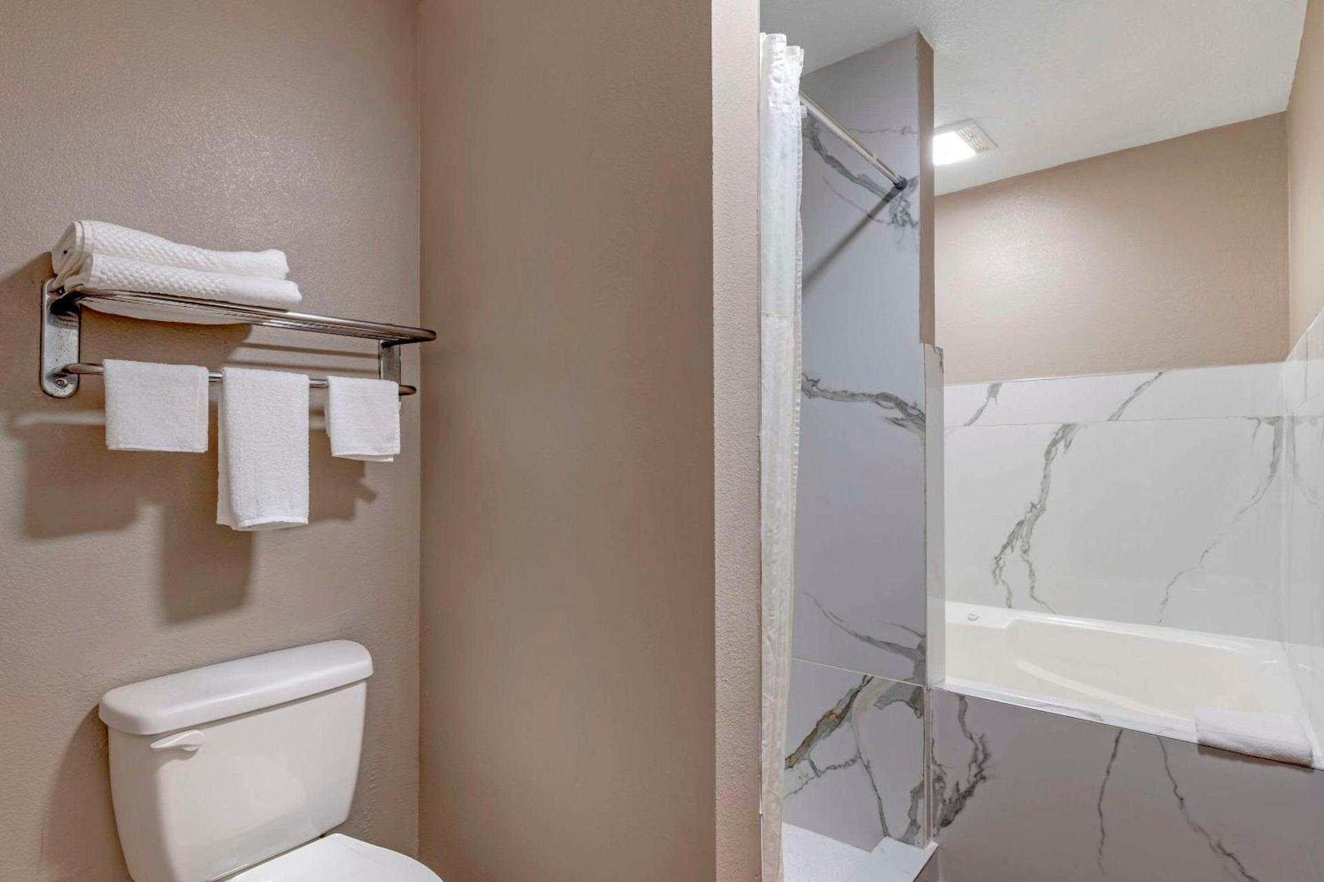 Quality Inn & Suites New Boston - Texarkana West photo 16