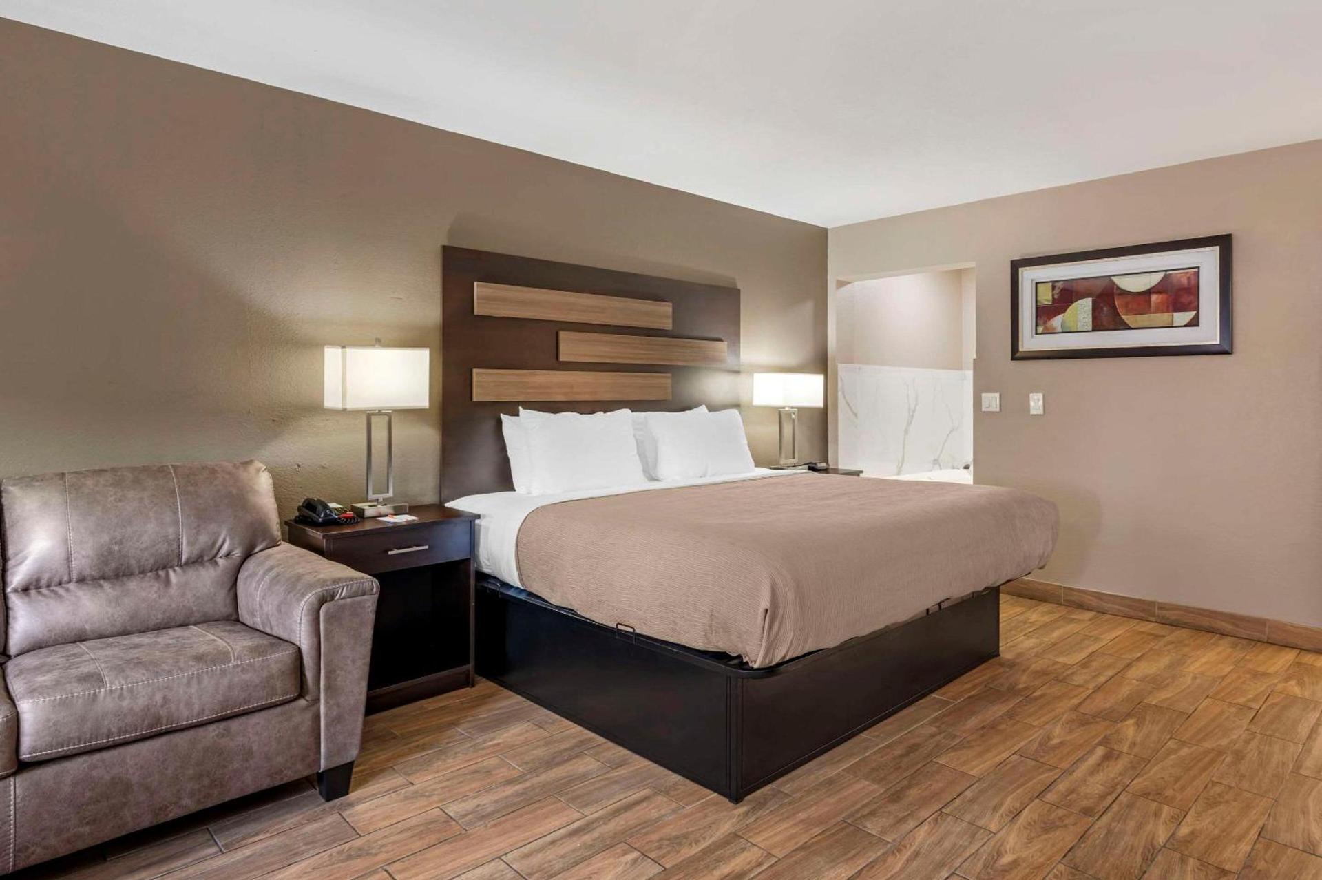 Quality Inn & Suites New Boston - Texarkana West photo 17