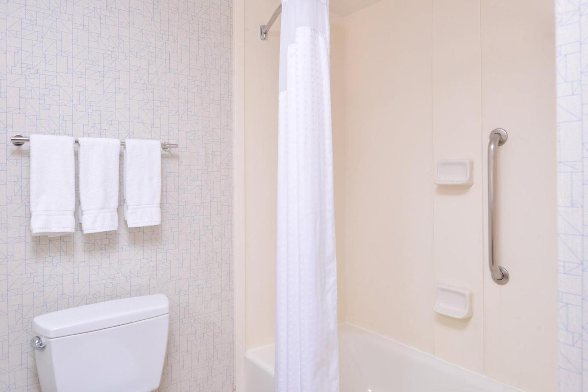 Holiday Inn Express Stockton Southeast by IHG photo 36