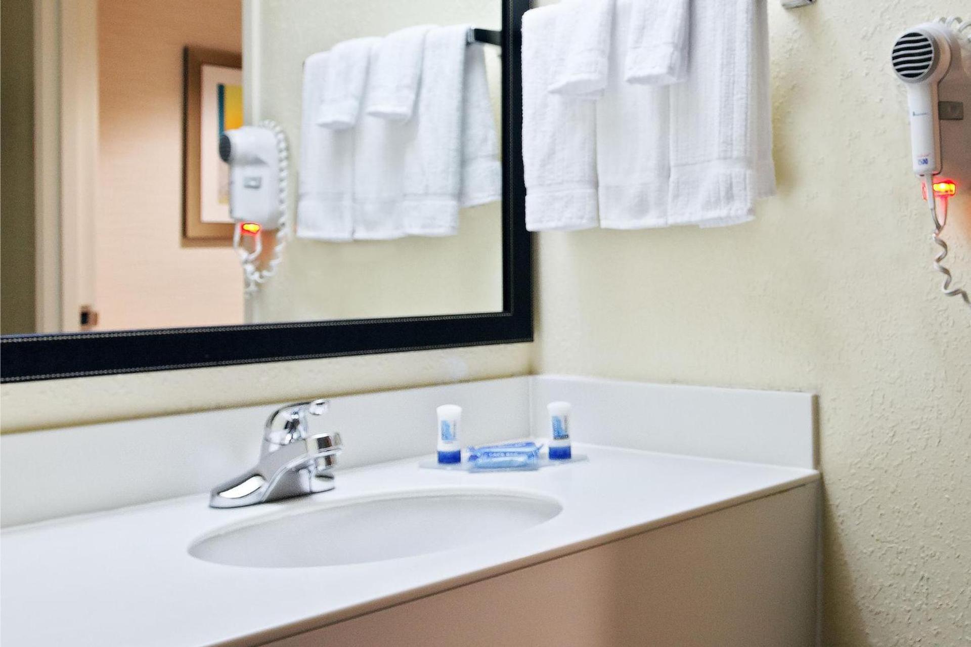 Fairfield Inn & Suites Charlotte Arrowood photo 17