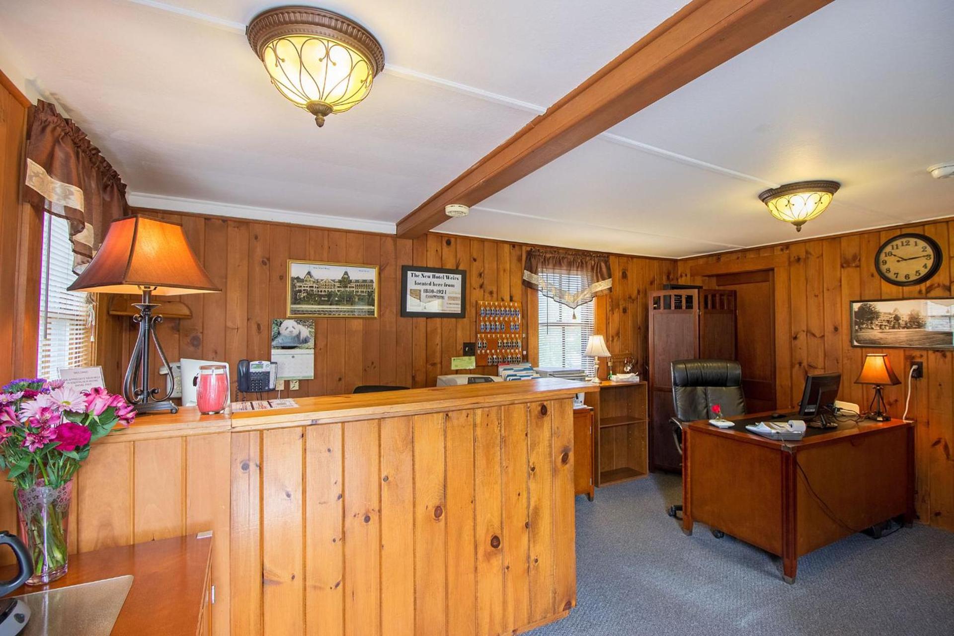 Half Moon Motel & Cottages photo 17