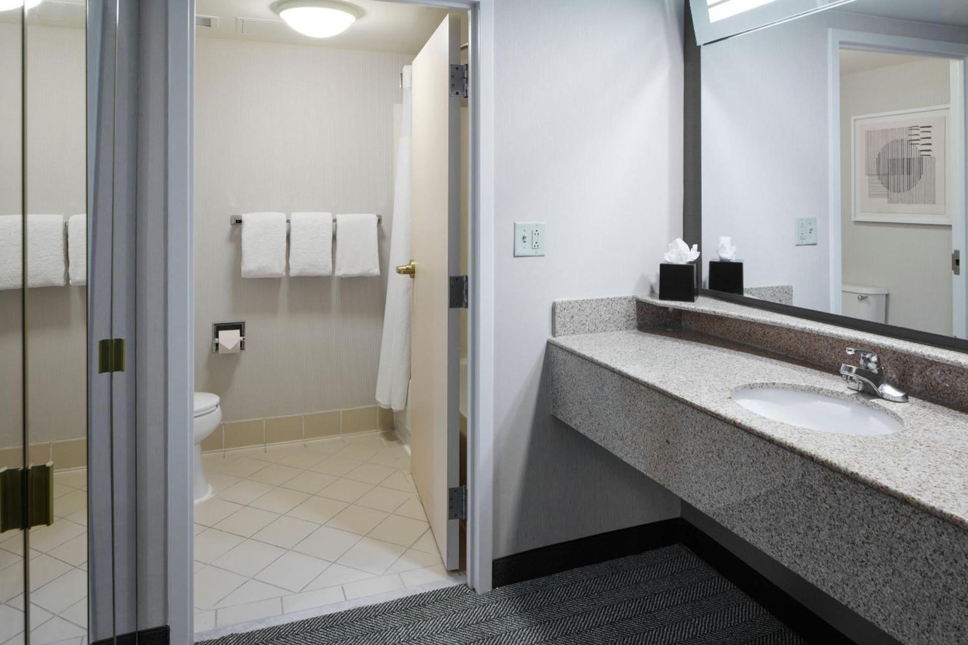 Courtyard by Marriott Charlottesville - University Medical Center photo 15