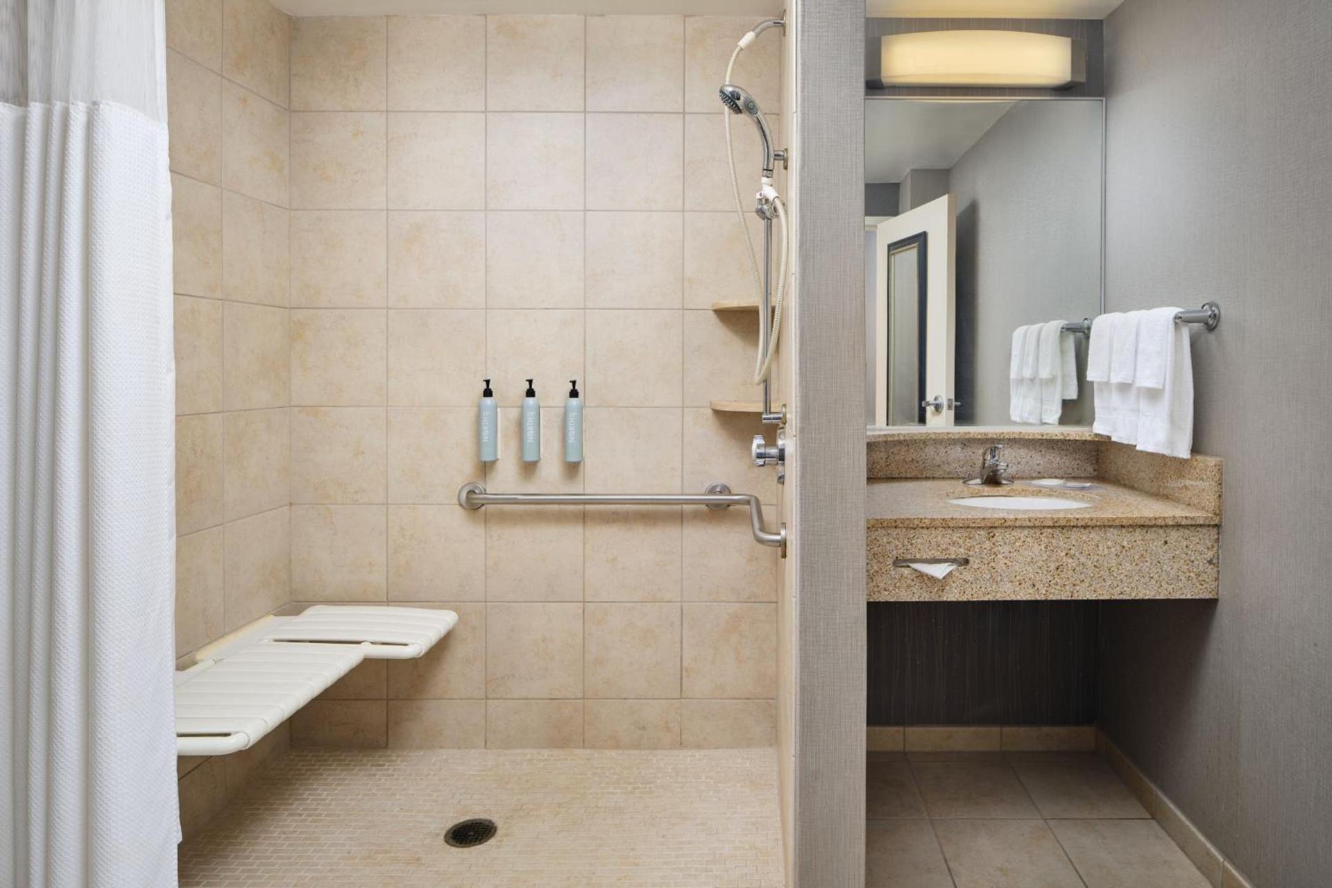 Courtyard by Marriott Akron Stow photo 10