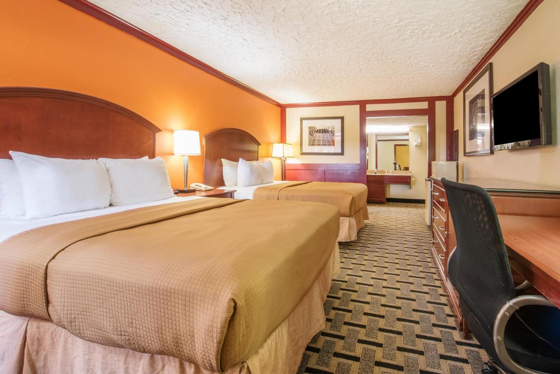 Howard Johnson by Wyndham San Marcos photo 47