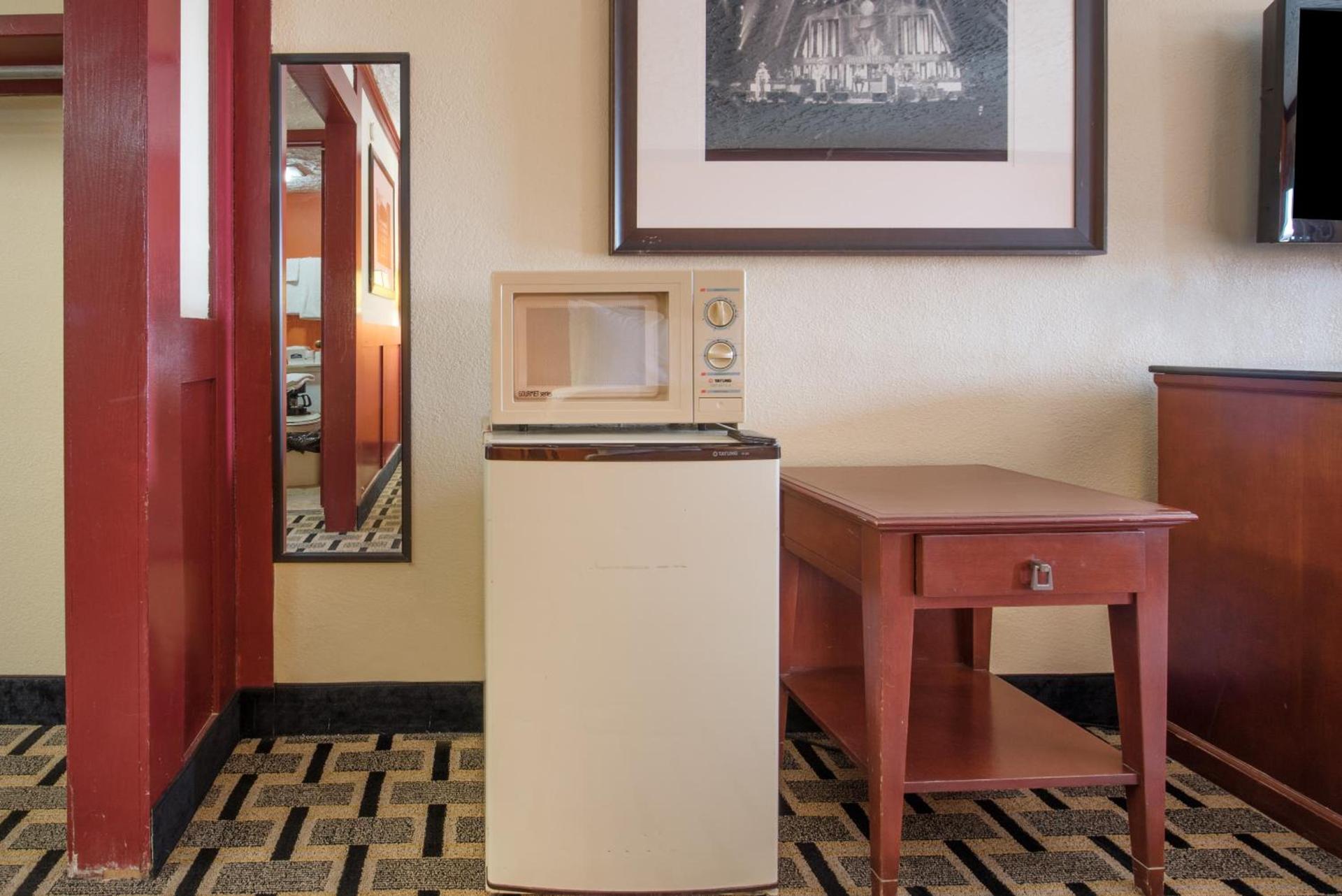 Howard Johnson by Wyndham San Marcos photo 48