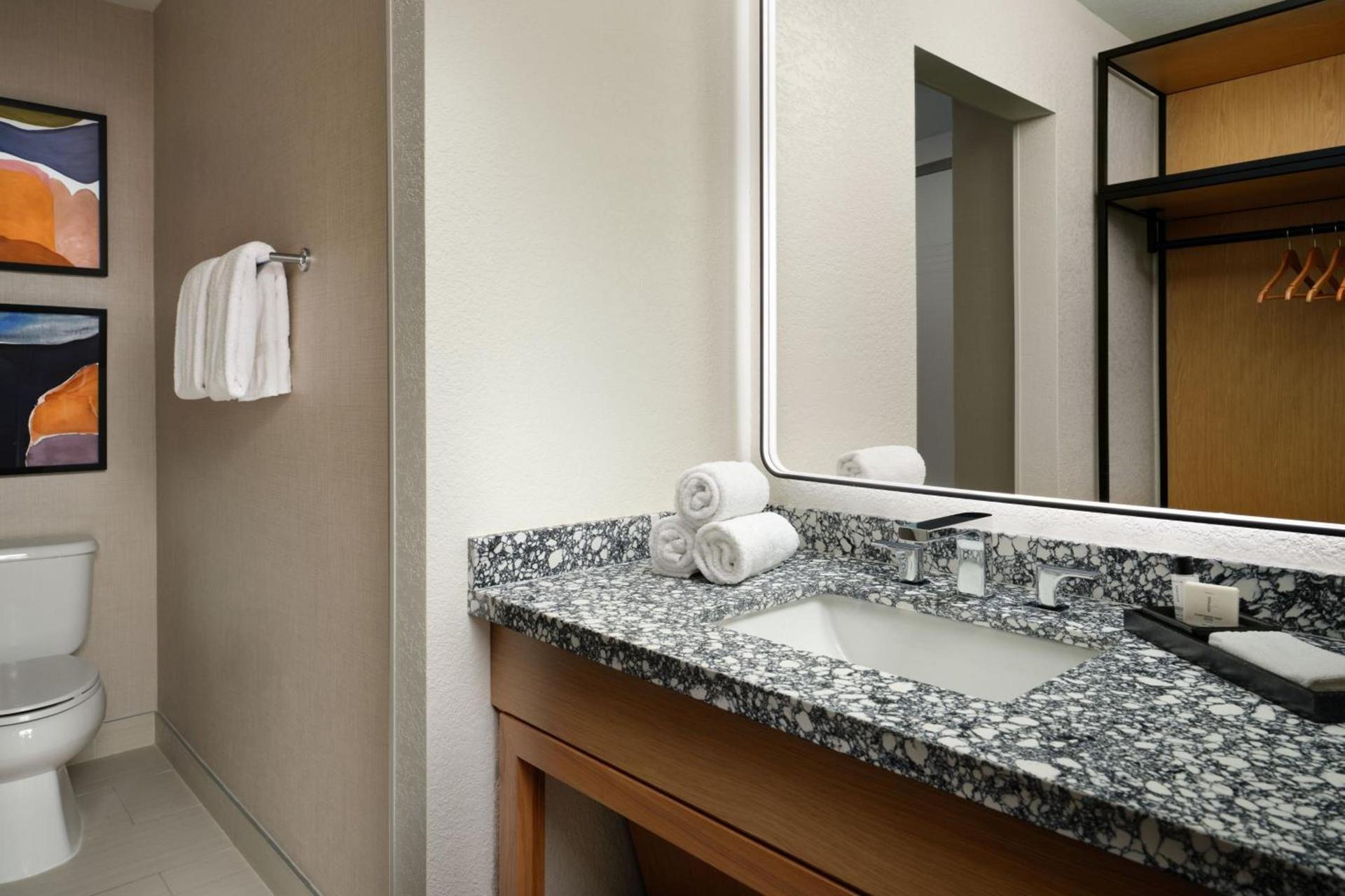 Burton House, Beverly Hills, A Tribute Portfolio Hotel photo 80
