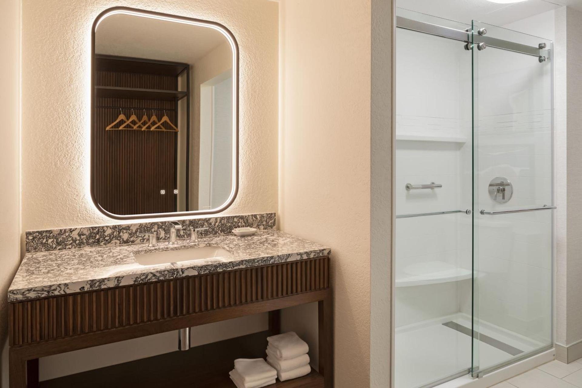 Burton House, Beverly Hills, A Tribute Portfolio Hotel photo 81