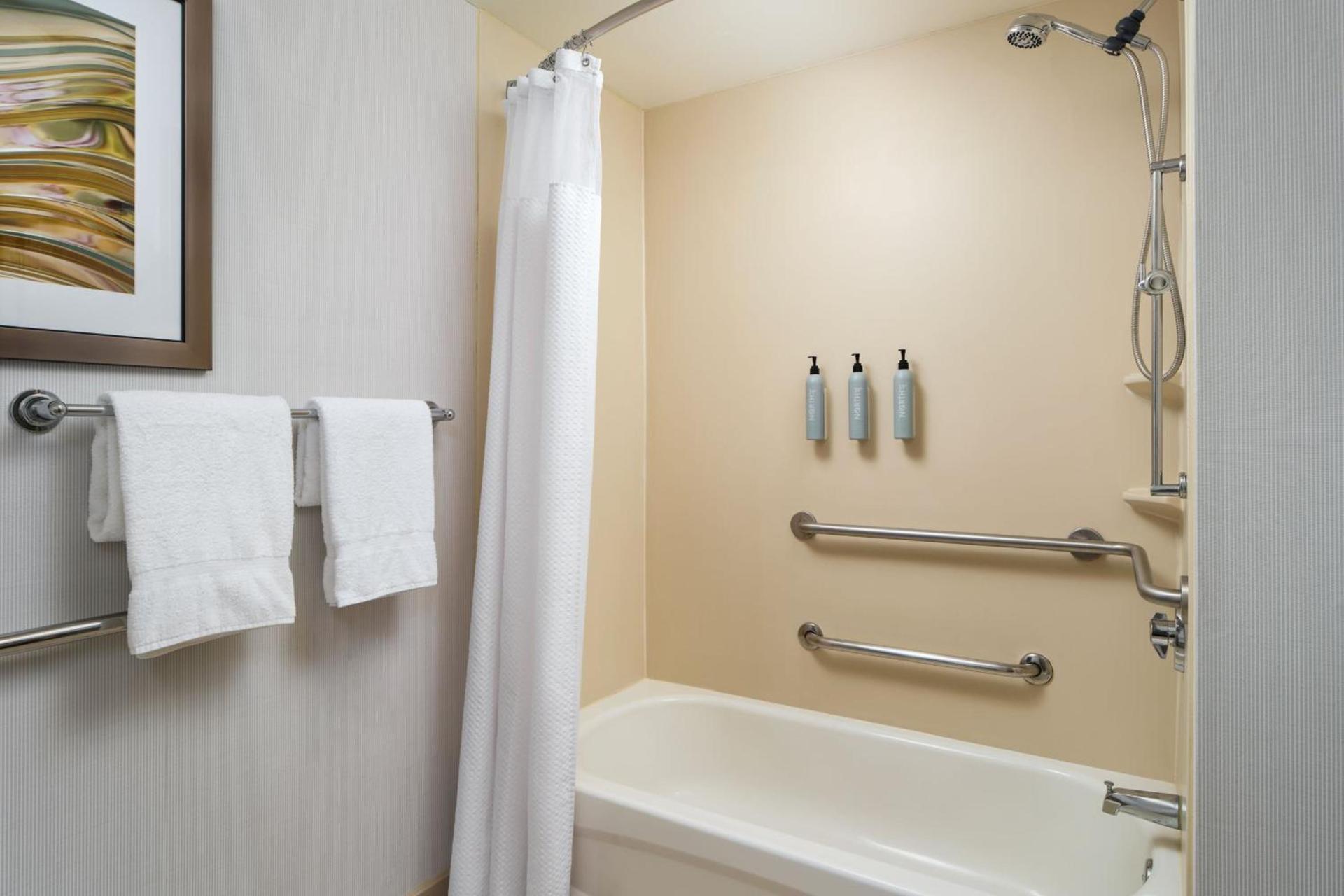 Courtyard by Marriott Akron Stow photo 11