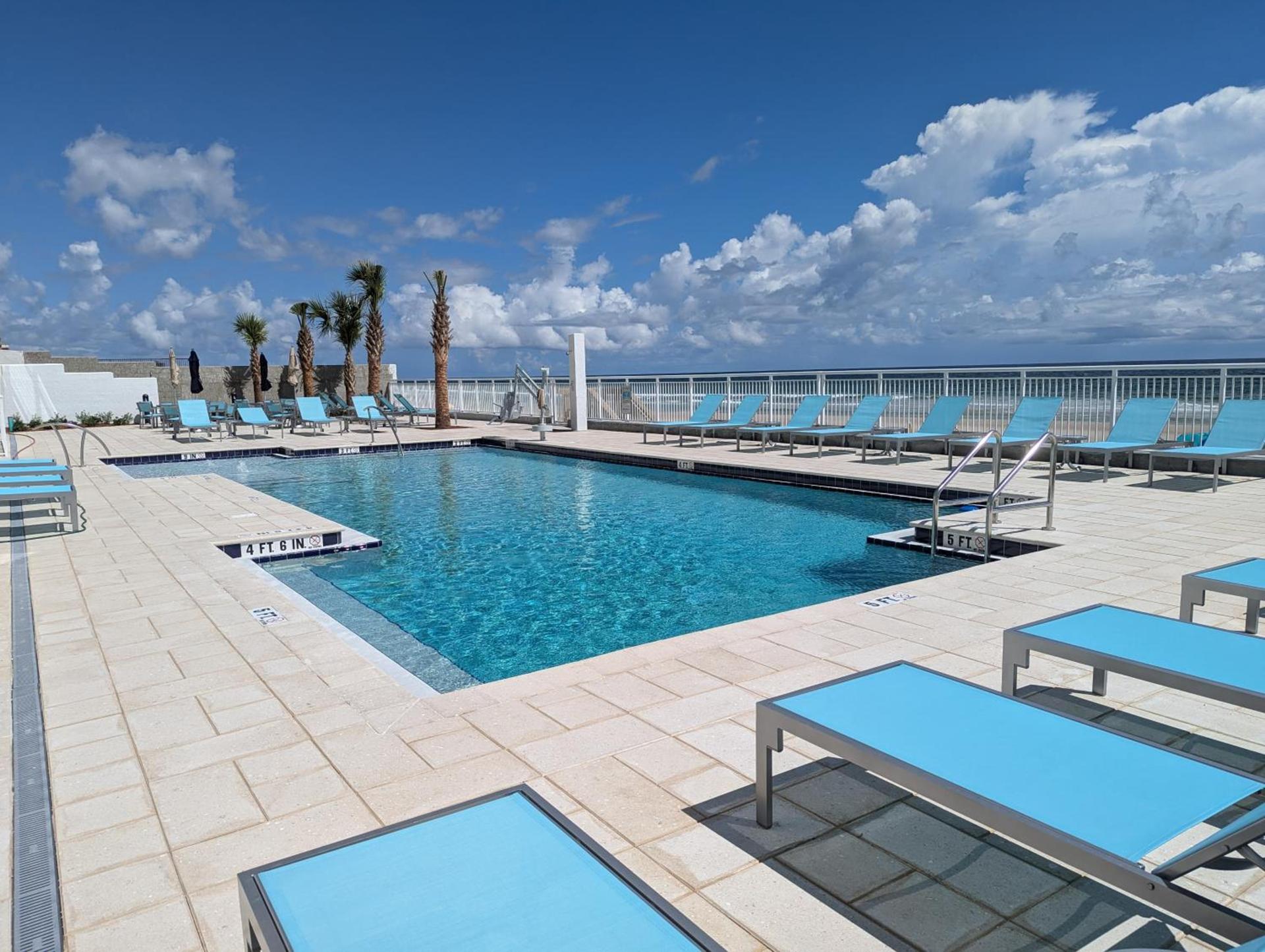 Holiday Inn Express & Suites Oceanfront Daytona Beach Shores by IHG photo 2