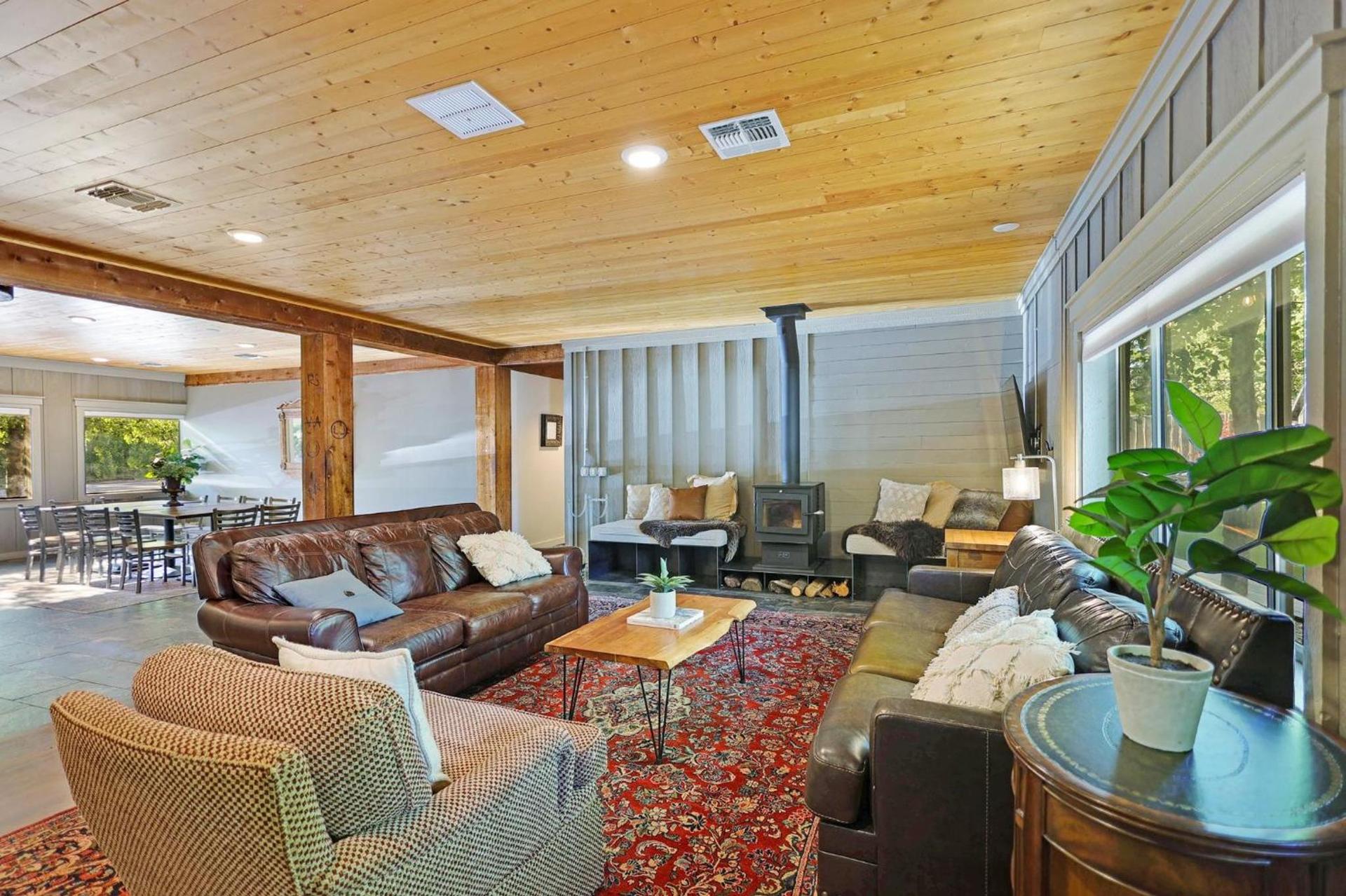 Shasta View Lodge photo 32