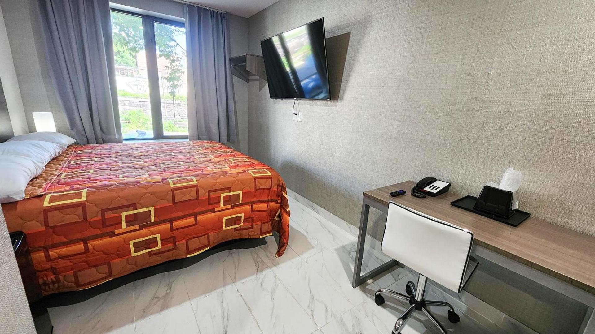 Hotel Fuego Bronx BRAND NEW photo 5