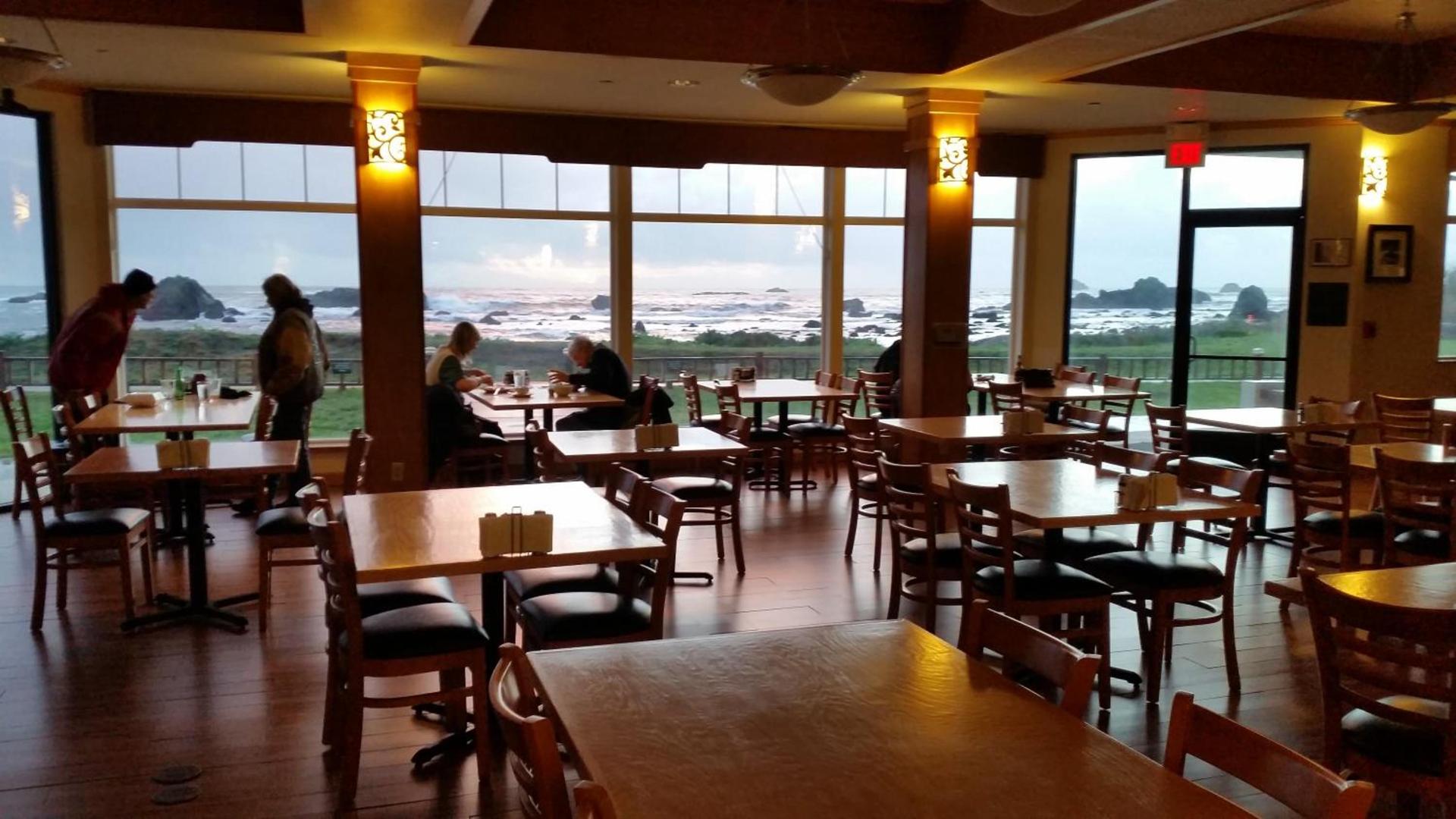 Oceanfront Lodge photo 22