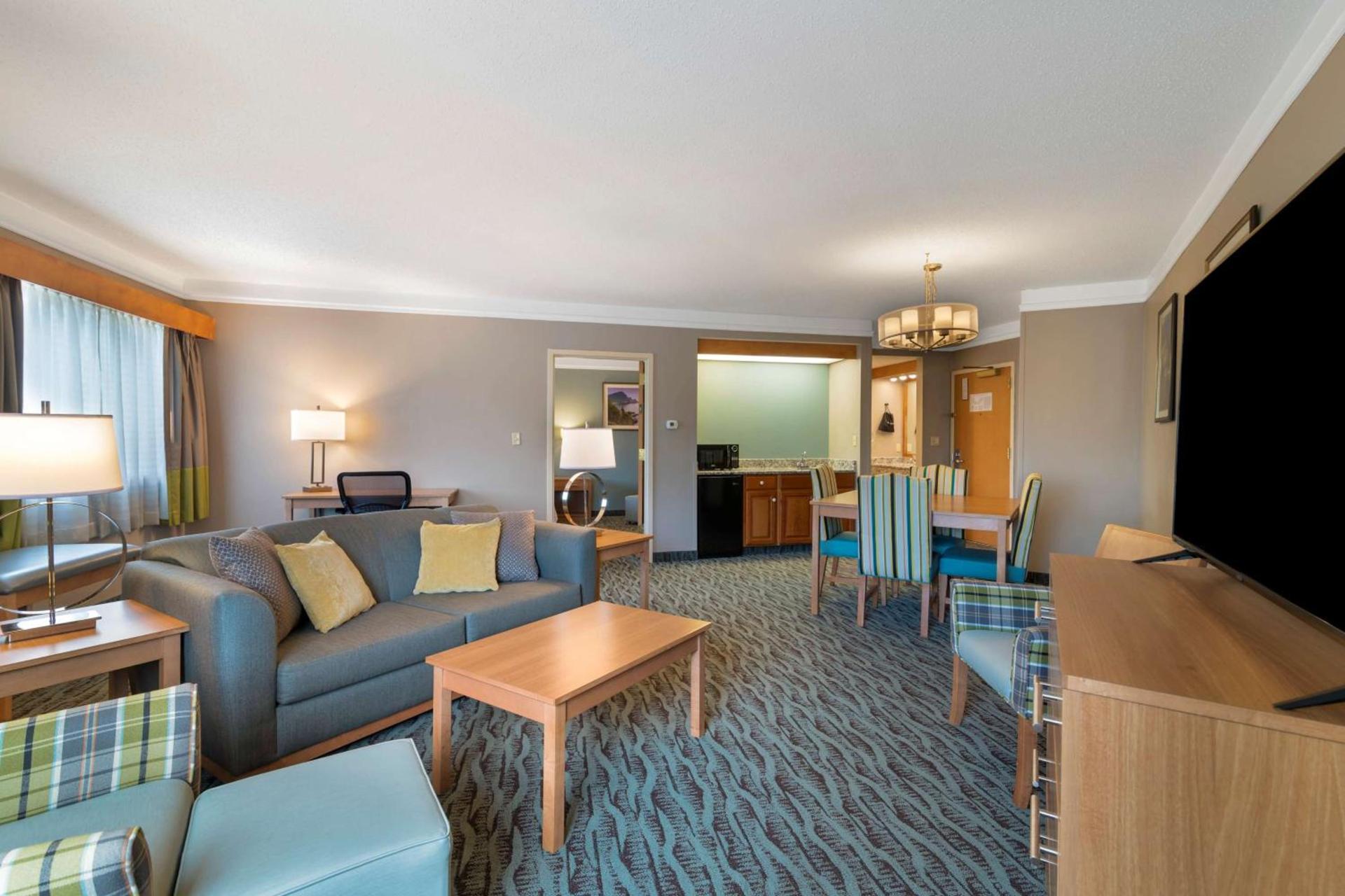 Best Western PLUS Executive Court Inn & Conference Center photo 2