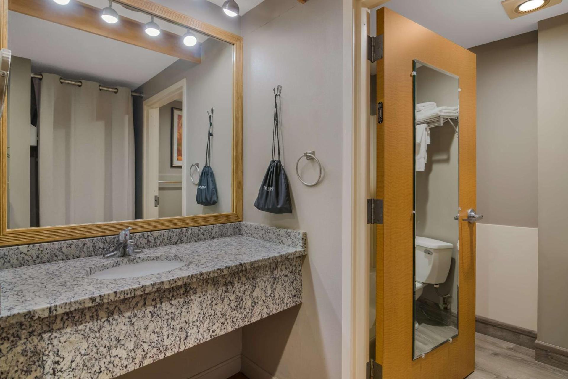 Best Western PLUS Executive Court Inn & Conference Center photo 53