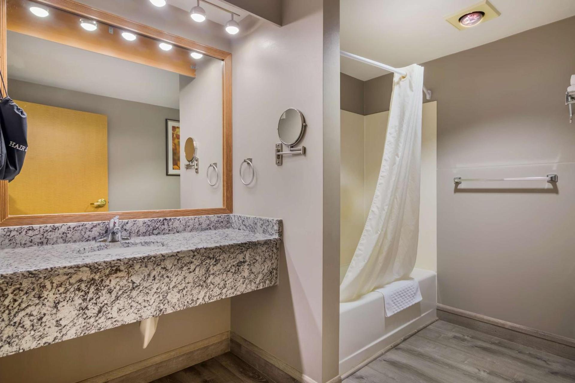Best Western PLUS Executive Court Inn & Conference Center photo 58