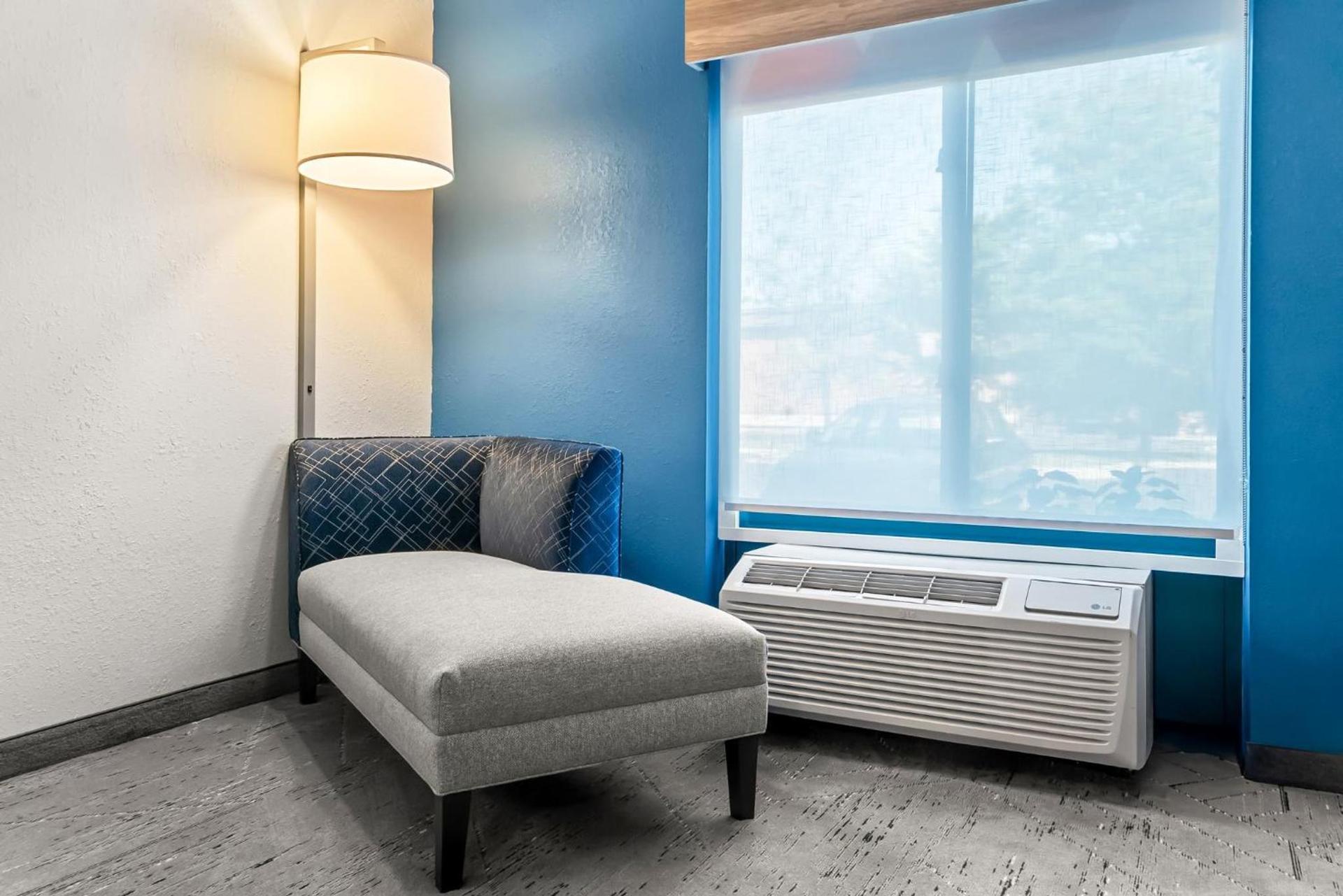 Holiday Inn Express & Suites Detroit - Novi by IHG photo 25