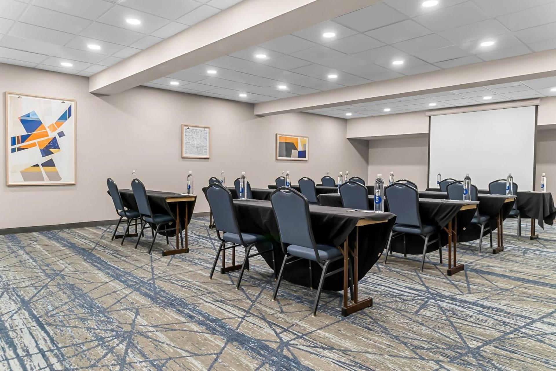 Holiday Inn Express & Suites Detroit - Novi by IHG photo 27