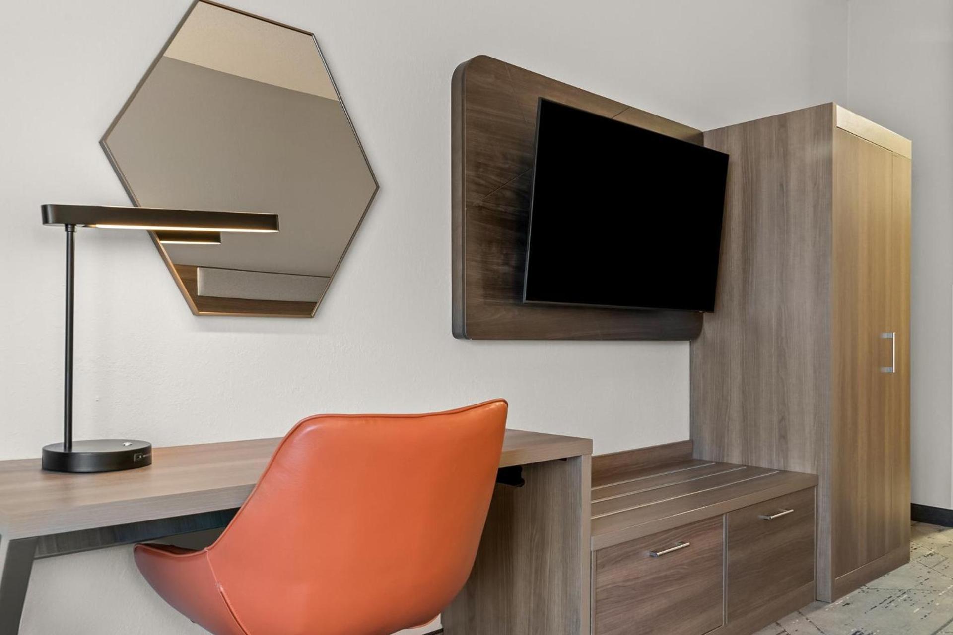 Holiday Inn Express & Suites Detroit - Novi by IHG photo 33